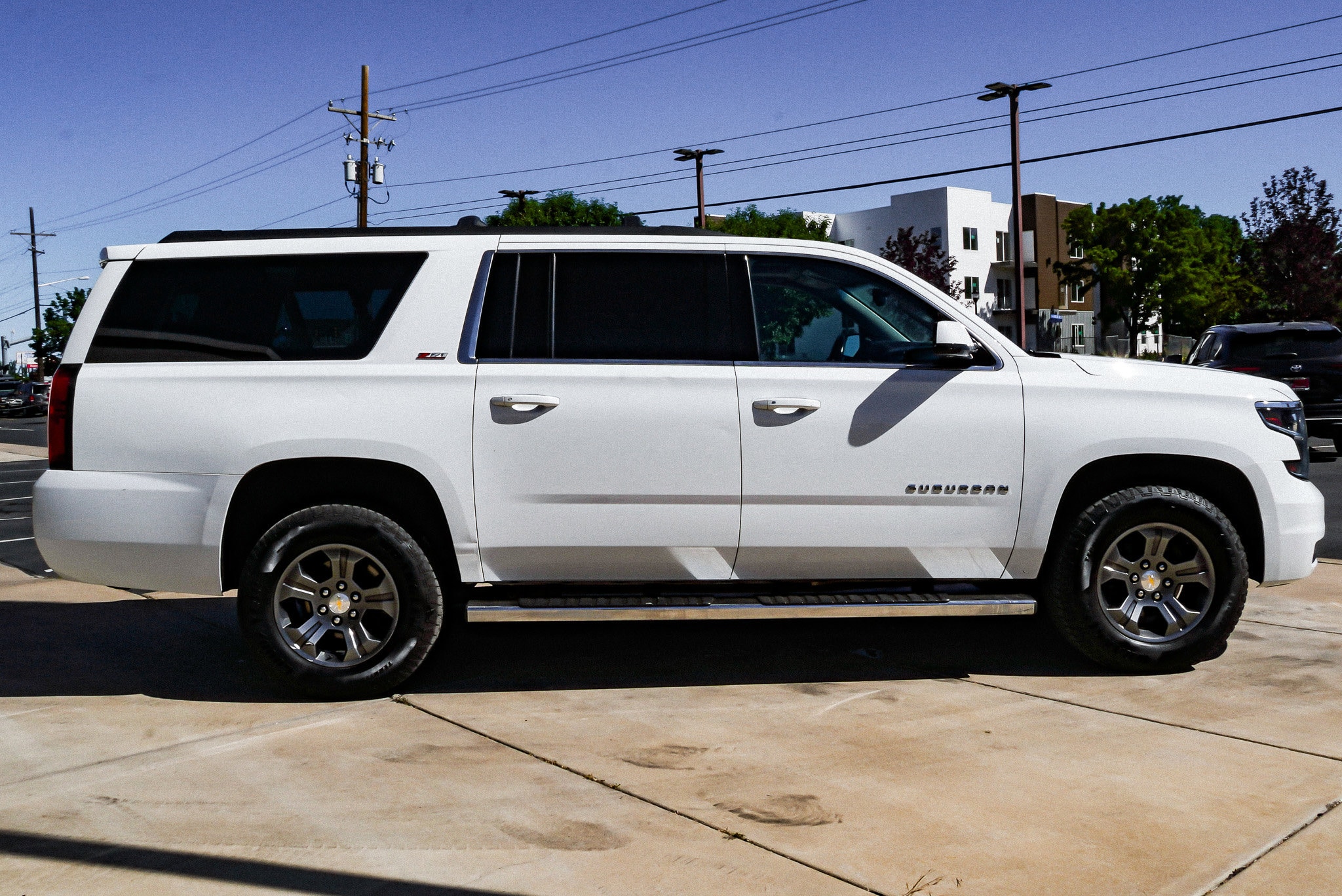 2016 Chevrolet Suburban LT - Photo 9