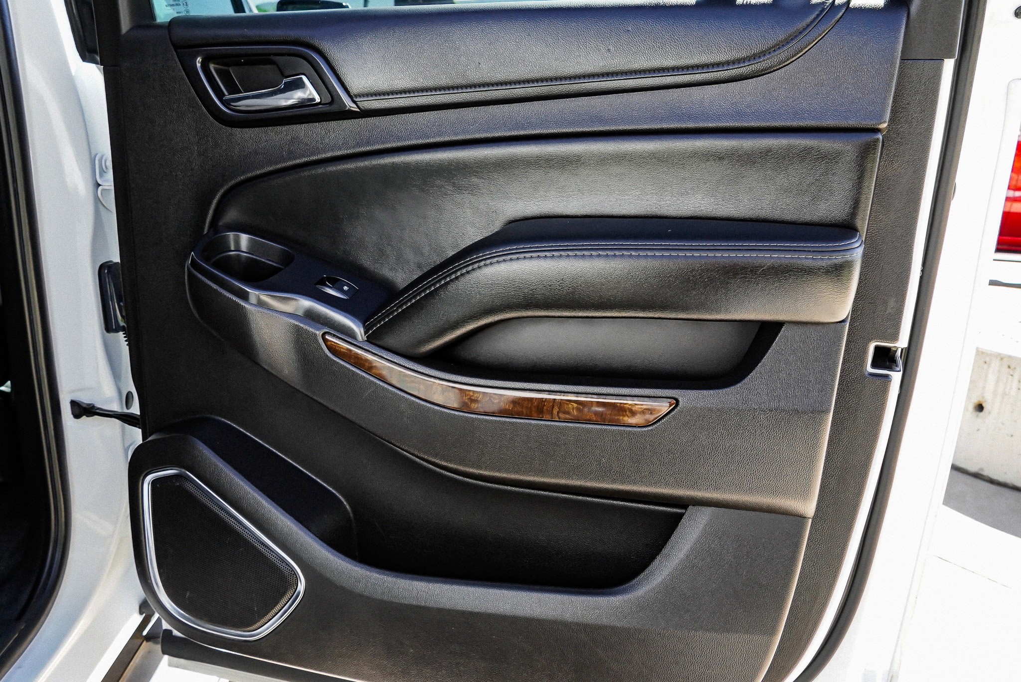 2016 Chevrolet Suburban LT - Photo 31