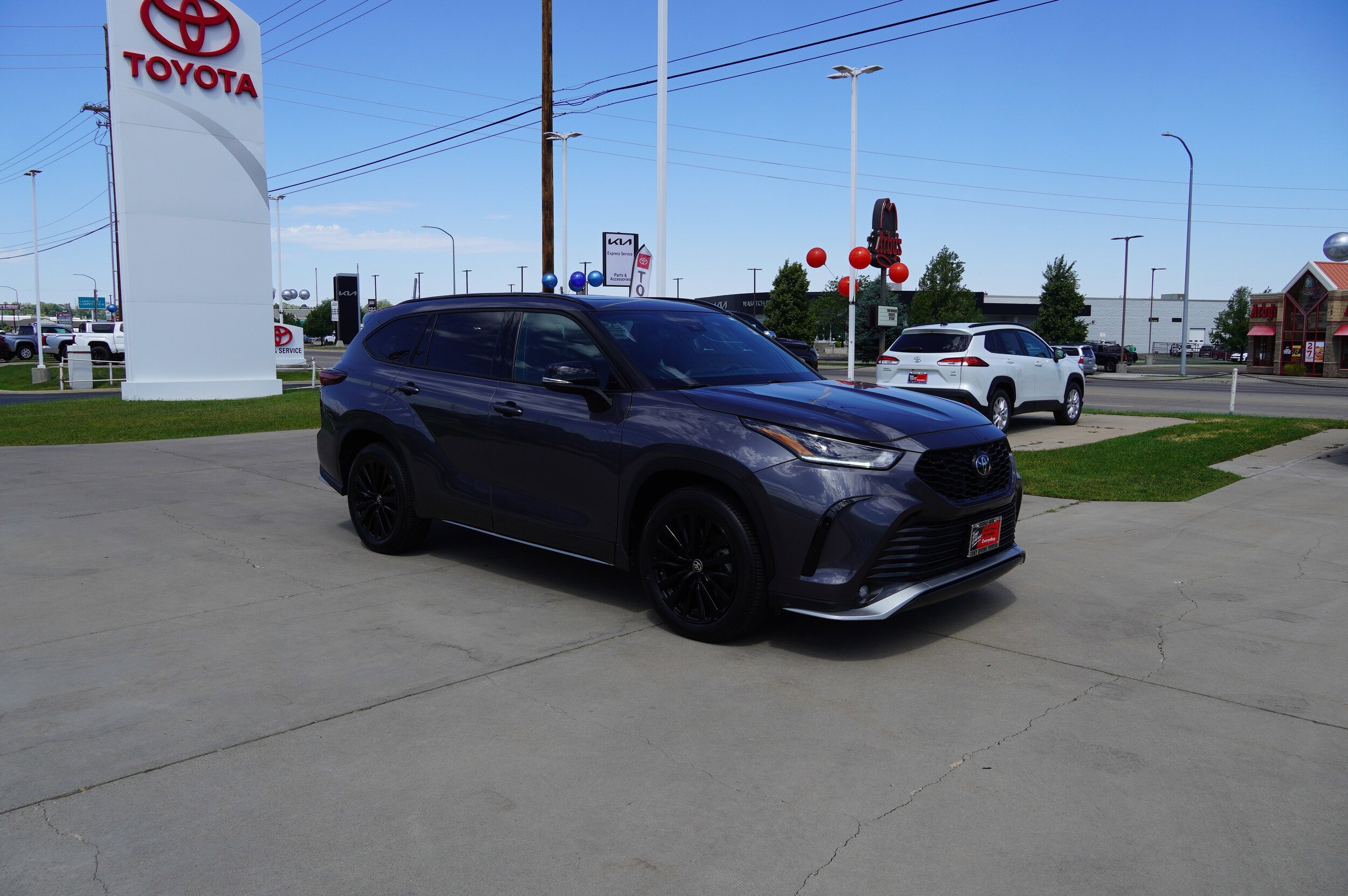 2024 Toyota Highlander XSE photo 2
