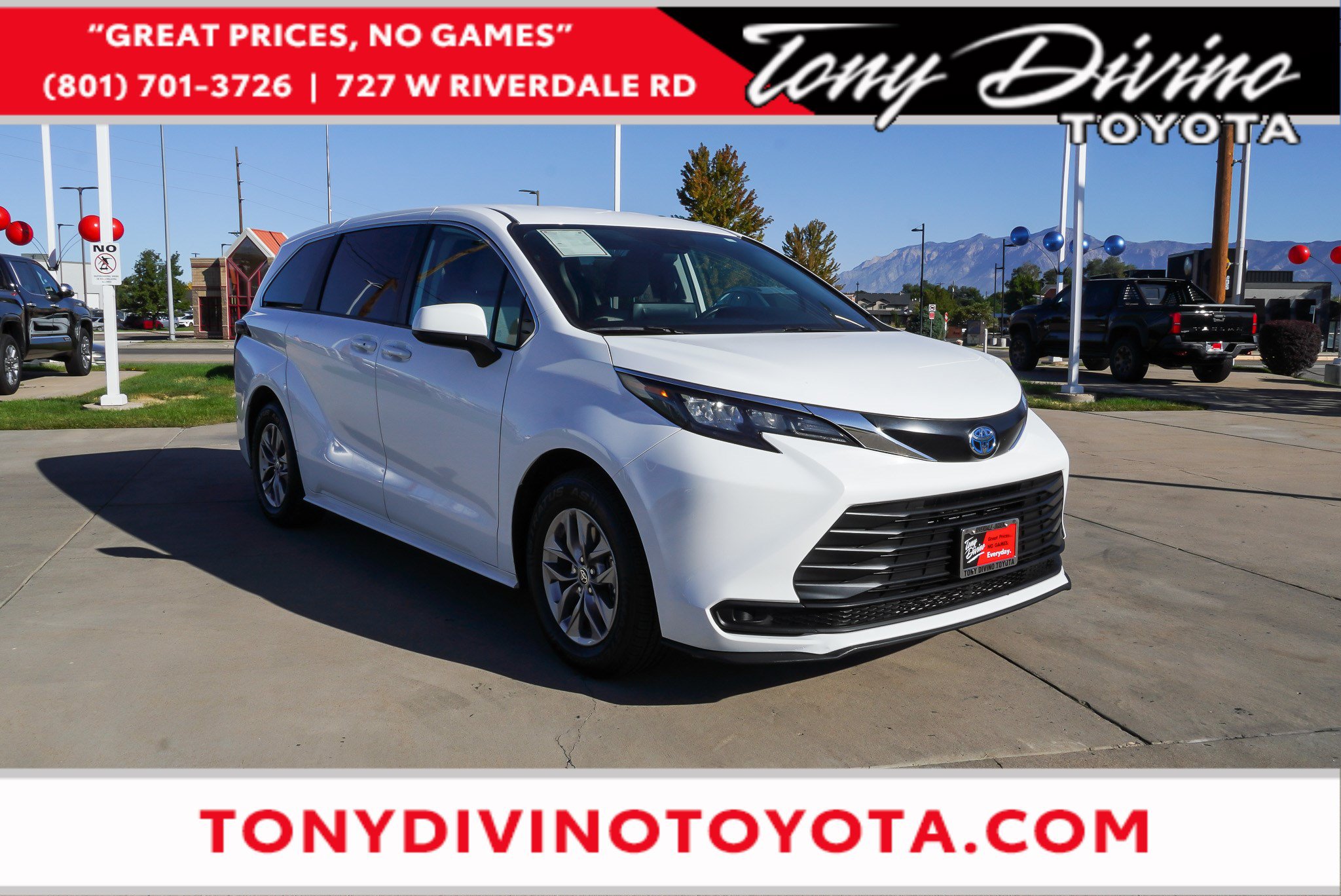 2024 Toyota Sienna LE Van Passenger Van