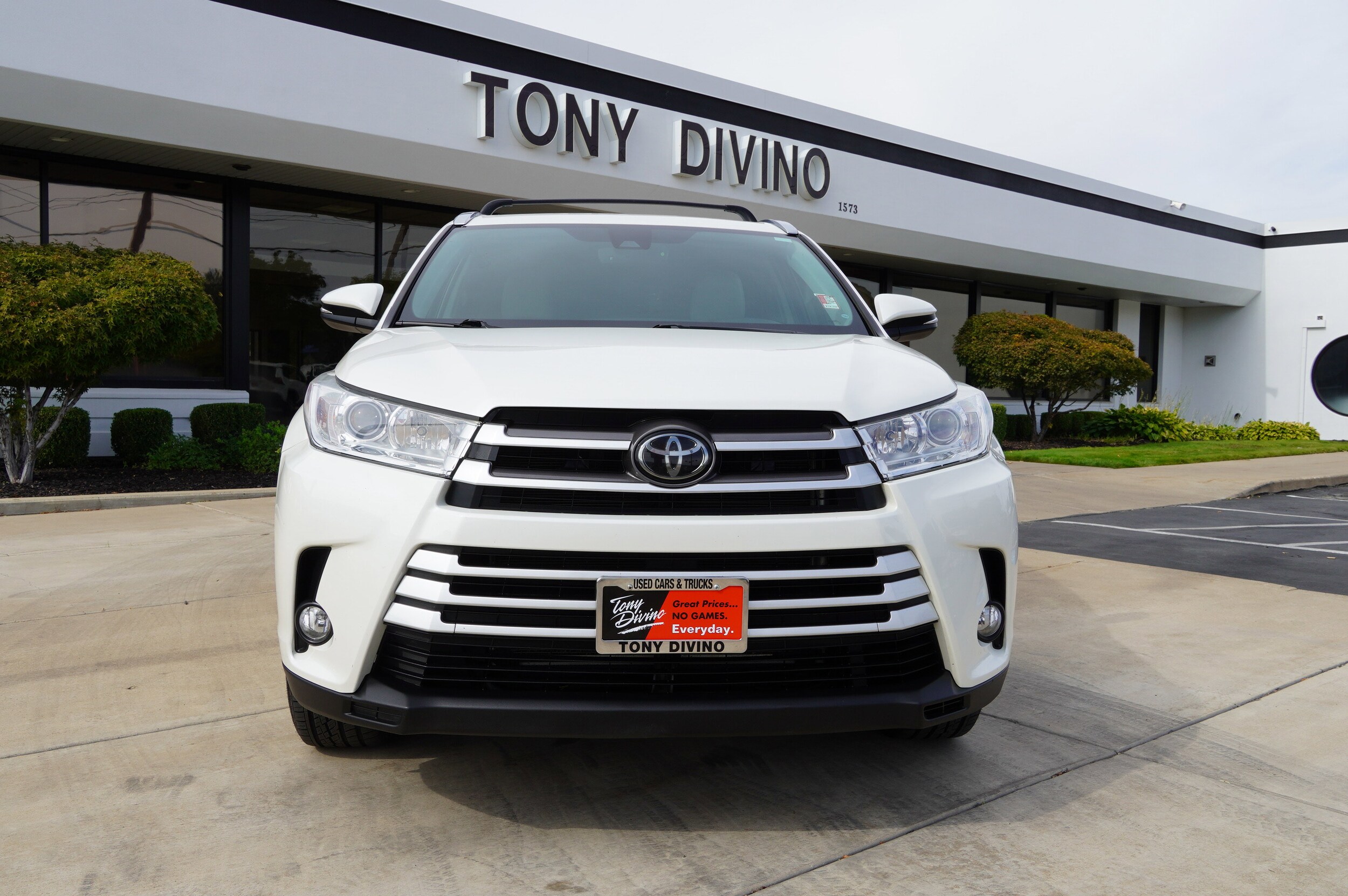 2019 Toyota Highlander XLE photo 2