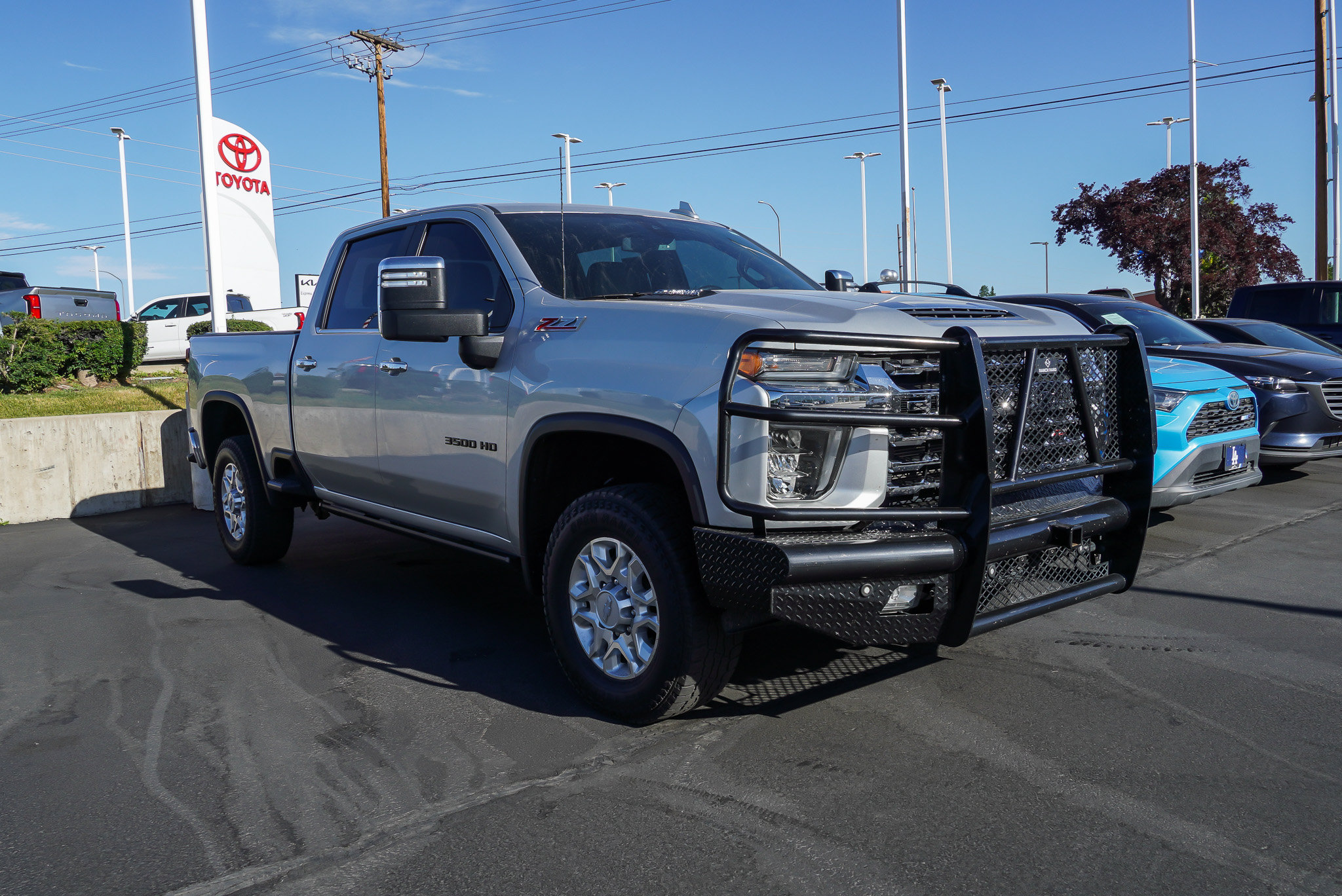 View vehicle photo 2