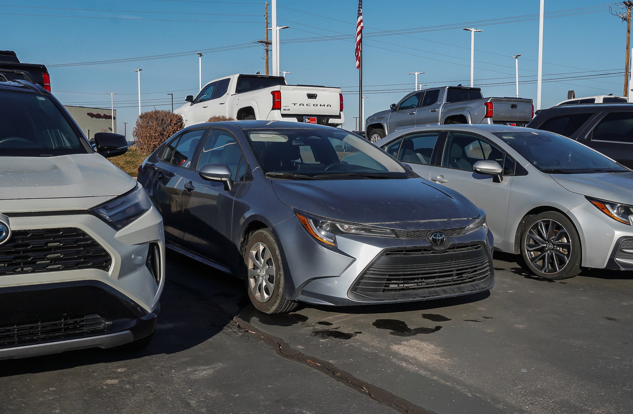 Used 2025 Toyota Corolla LE with VIN 5YFB4MDE3SP264624 for sale in Northfield, Minnesota