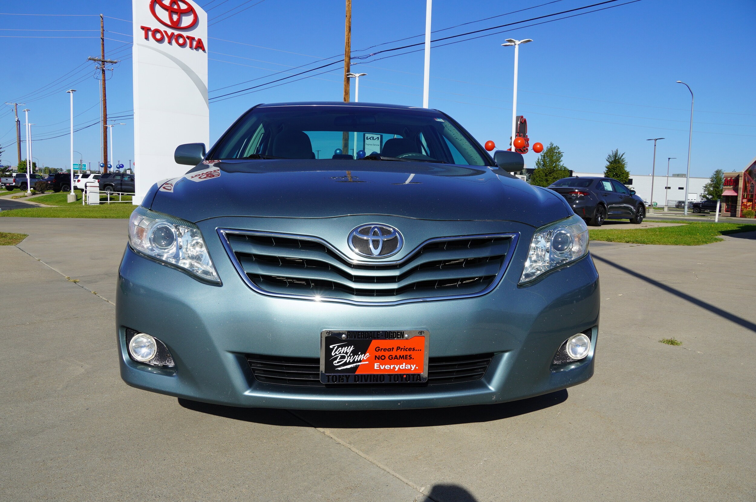 2011 Toyota Camry LE photo 3