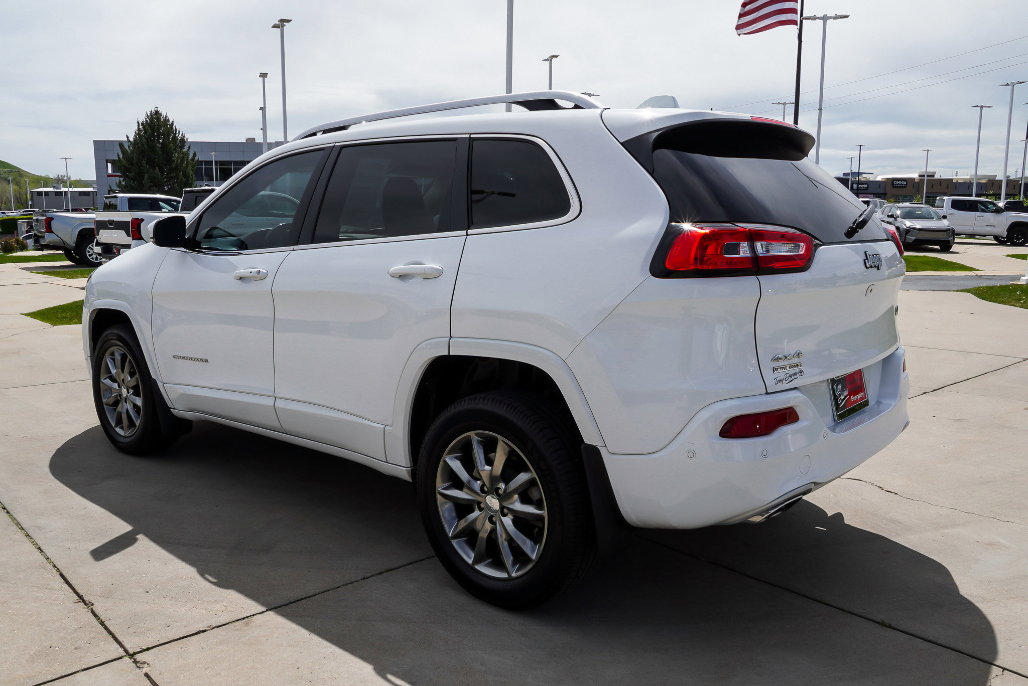 2018 Jeep Cherokee Overland - Photo 6