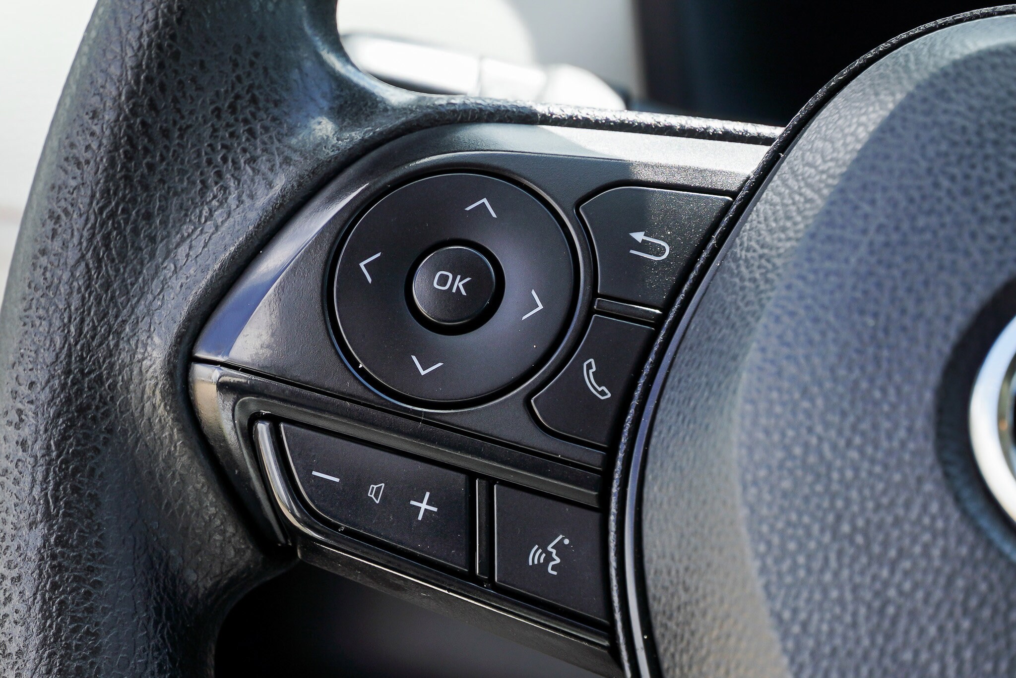 2021 Toyota RAV4 XLE - Photo 32