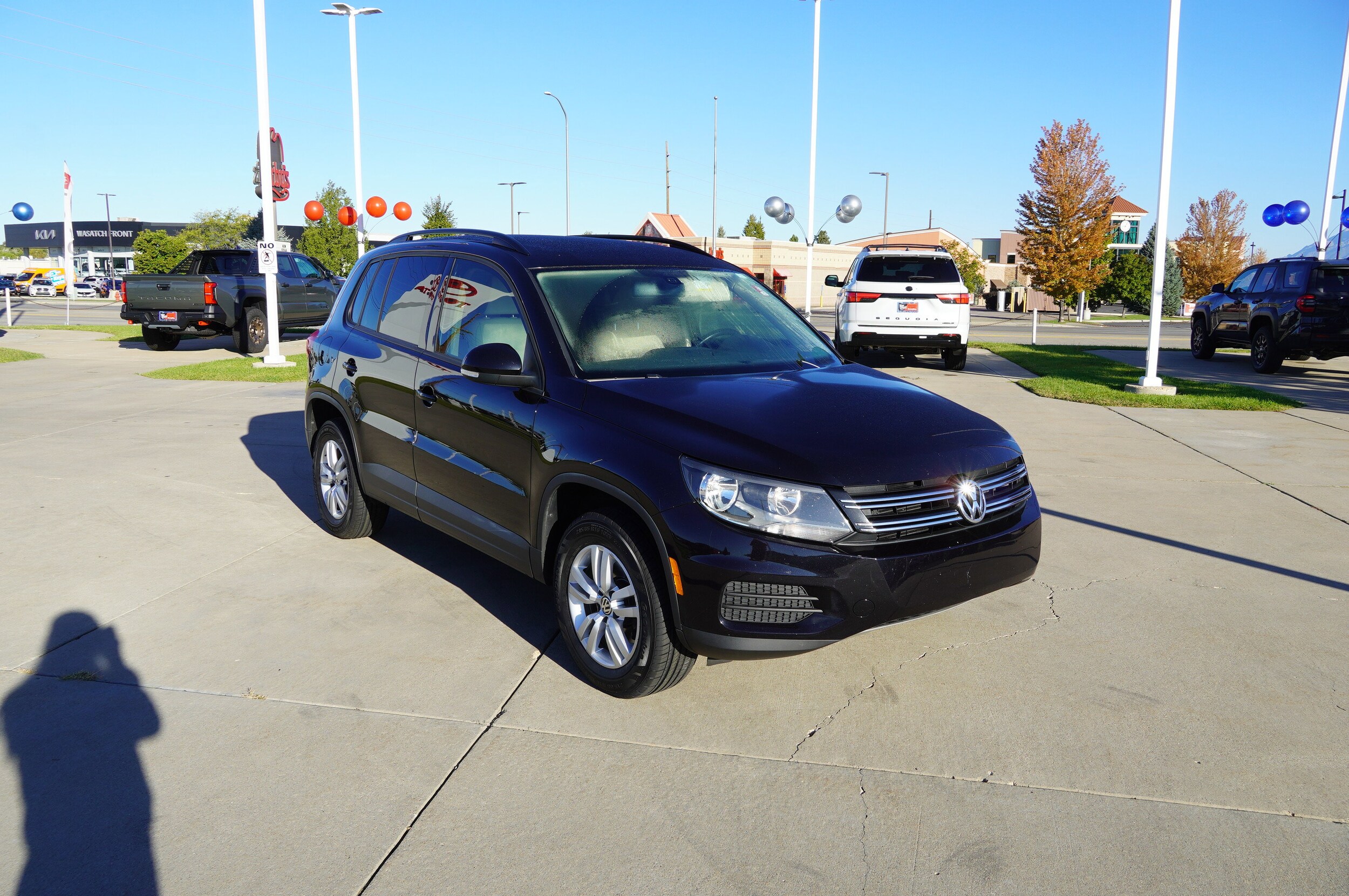 2017 Volkswagen Tiguan S photo 2