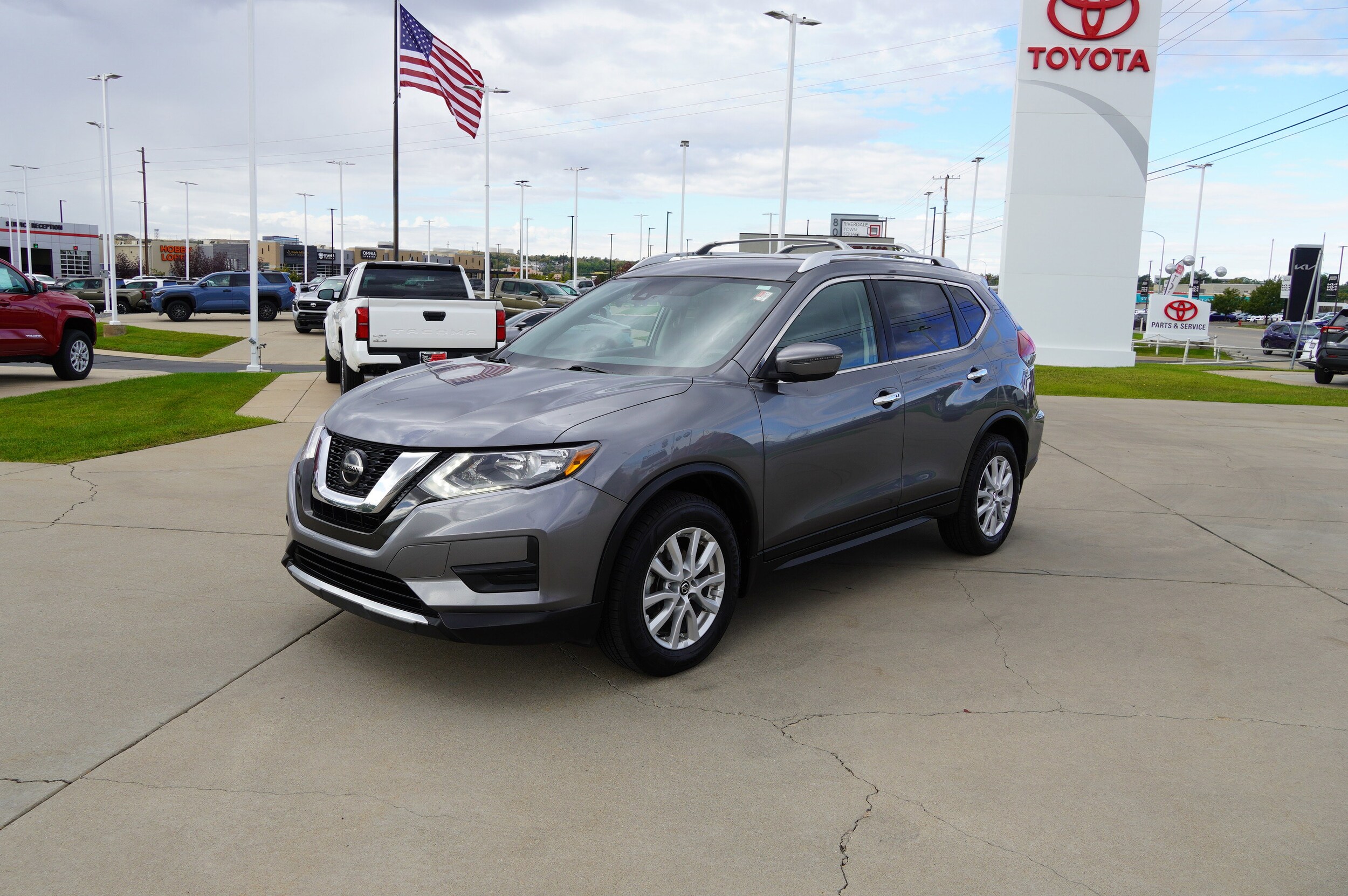 2020 Nissan Rogue SV photo 4