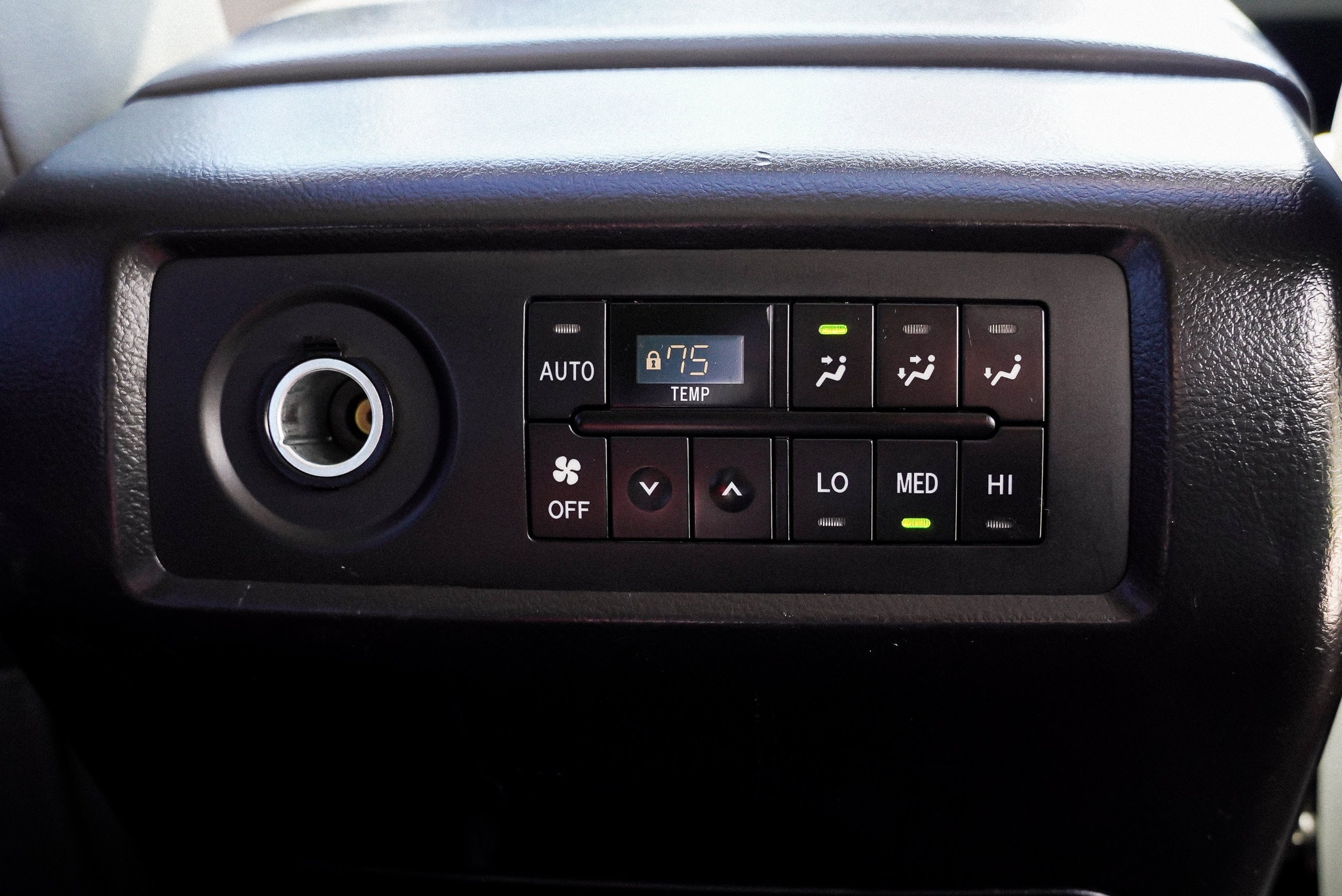 2016 Toyota Sequoia SR5 - Photo 31