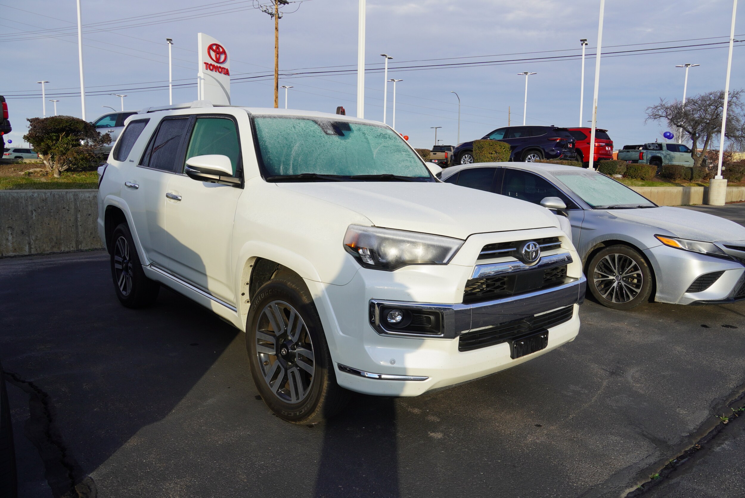 2023 Toyota 4Runner Limited photo 2
