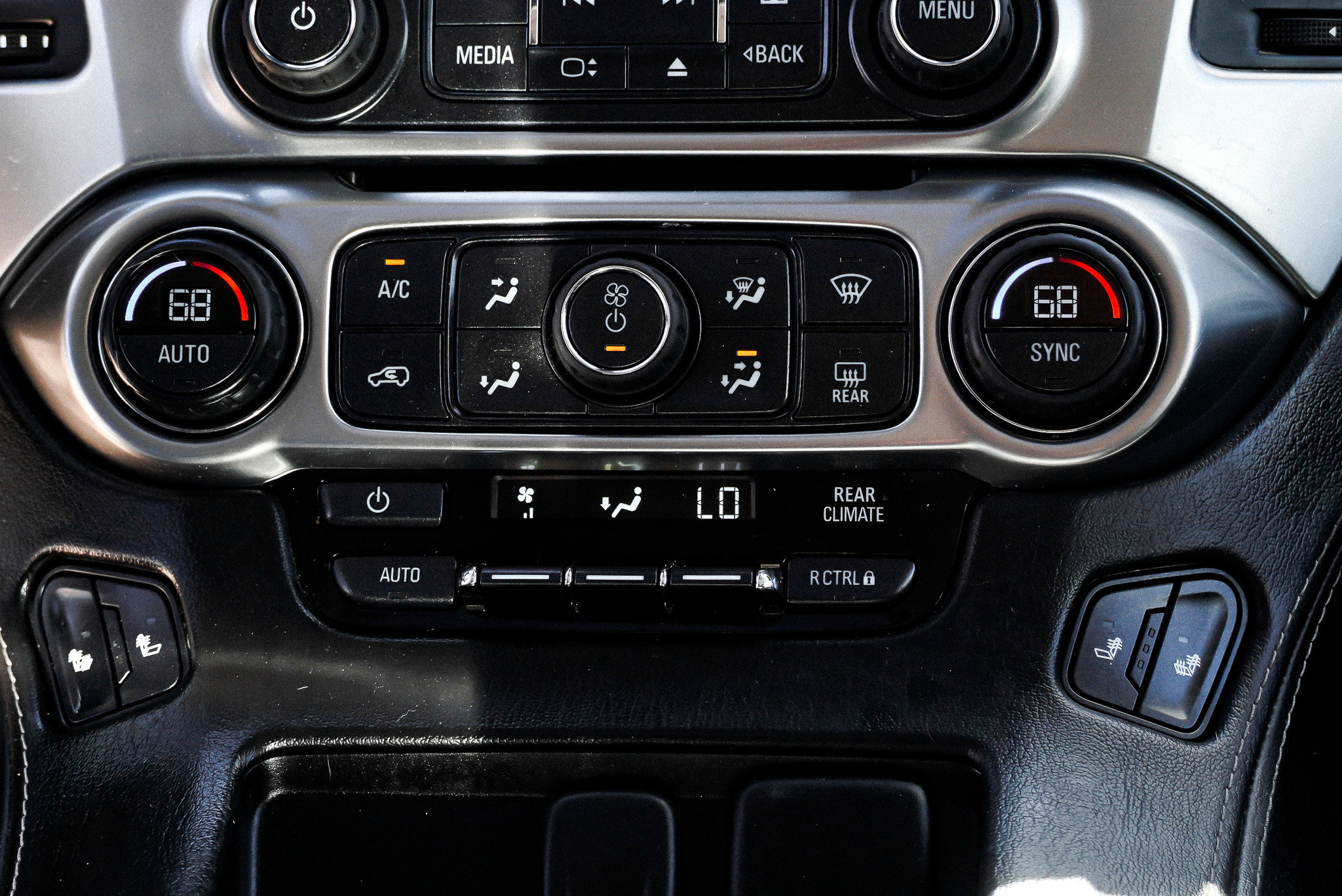 2016 Chevrolet Suburban LT - Photo 40