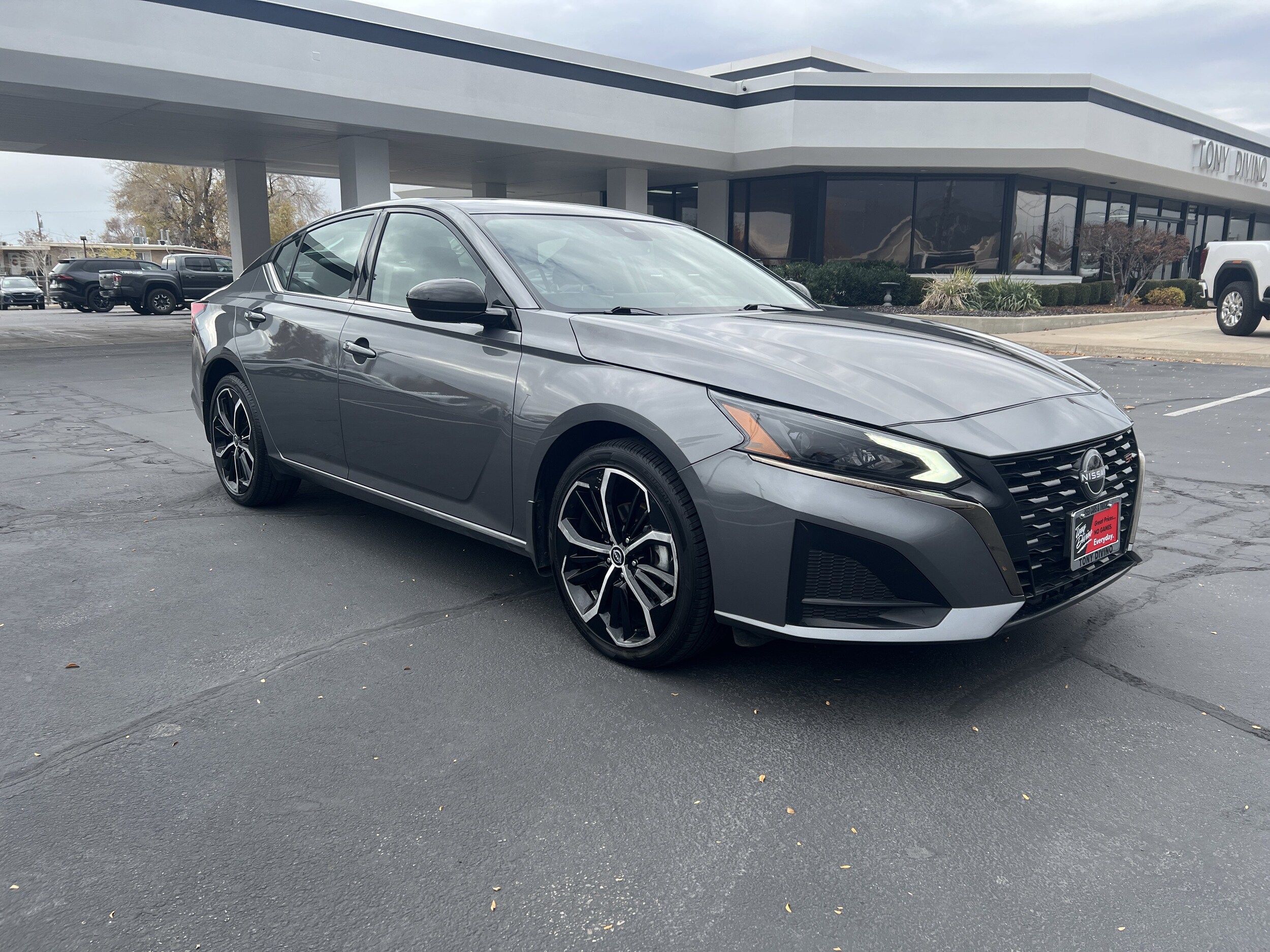 2024 Nissan Altima 2.5 SR photo 3