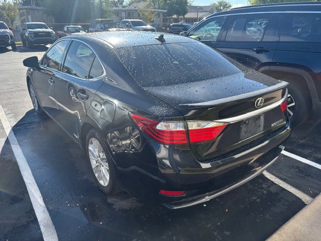 2014 Lexus ES 300h photo 3