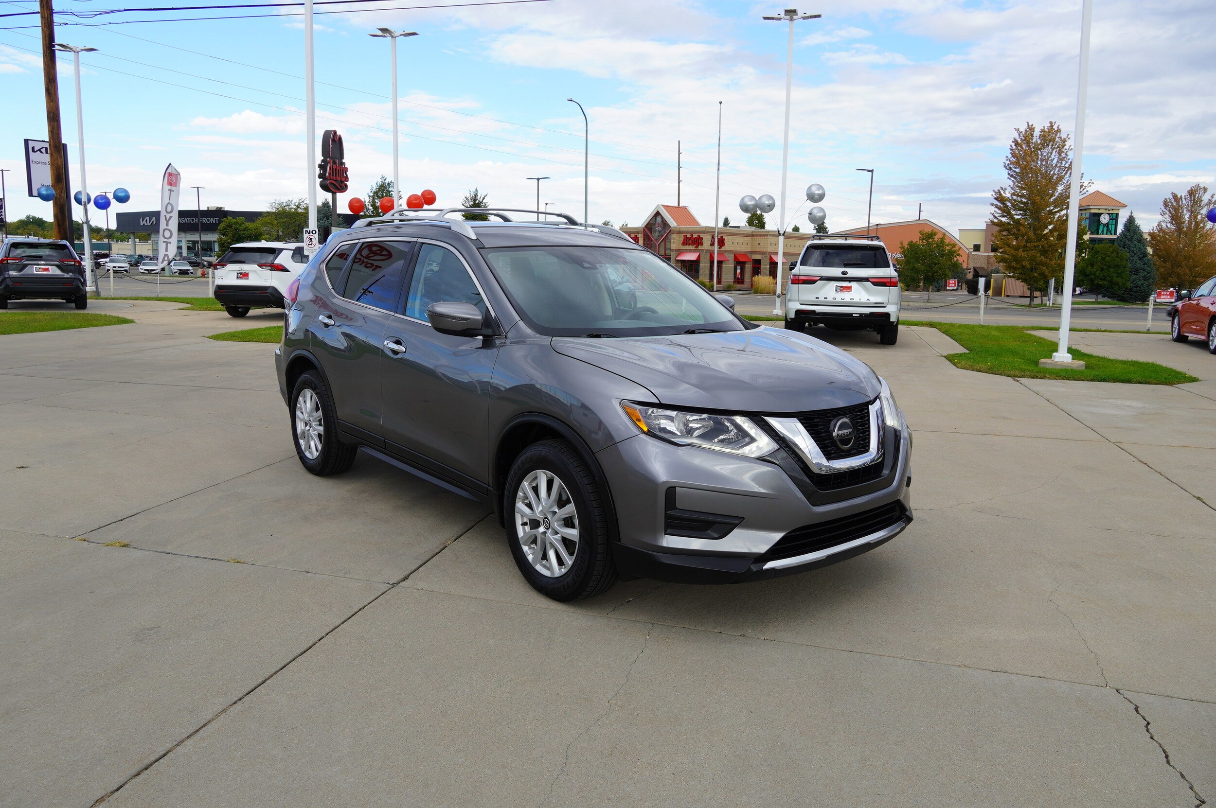 2020 Nissan Rogue SV photo 2