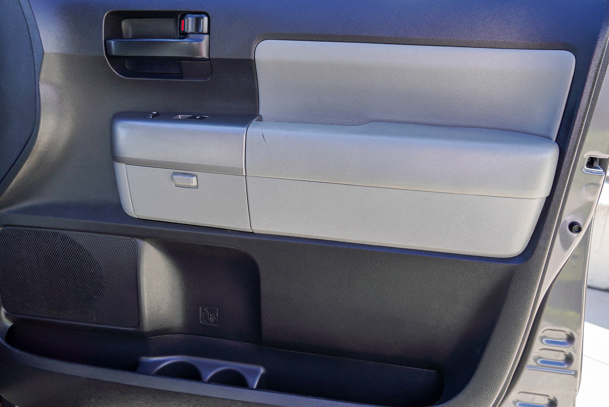 2016 Toyota Sequoia SR5 - Photo 29