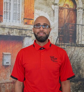 Staff member Adrian Foster from ID_1dc951ab1e8e