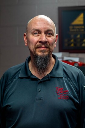 Staff member David Lee from ID_d0581b535d28