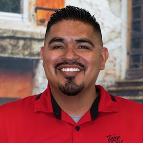 Staff member Fernando Laguna from ID_1dc951ab1e8e