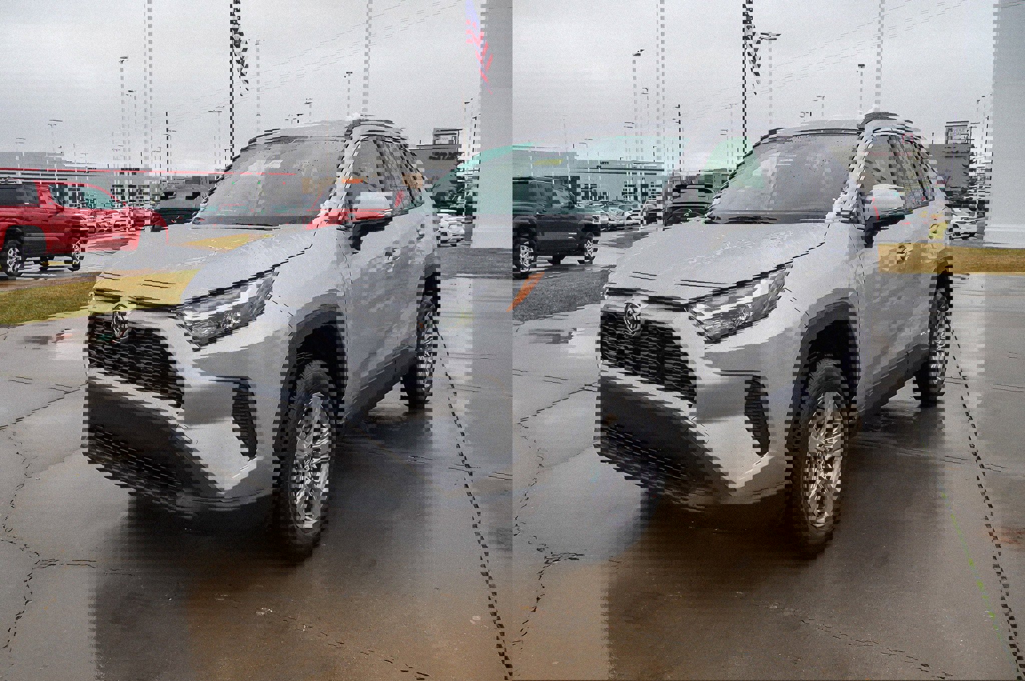 2025 Toyota RAV4 Hybrid XLE photo 4