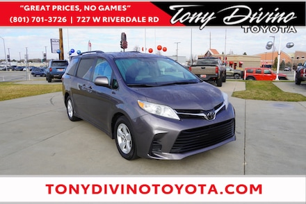2018 Toyota Sienna LE Van Passenger Van