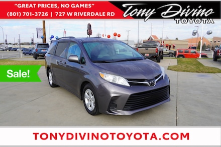 2018 Toyota Sienna LE Van Passenger Van