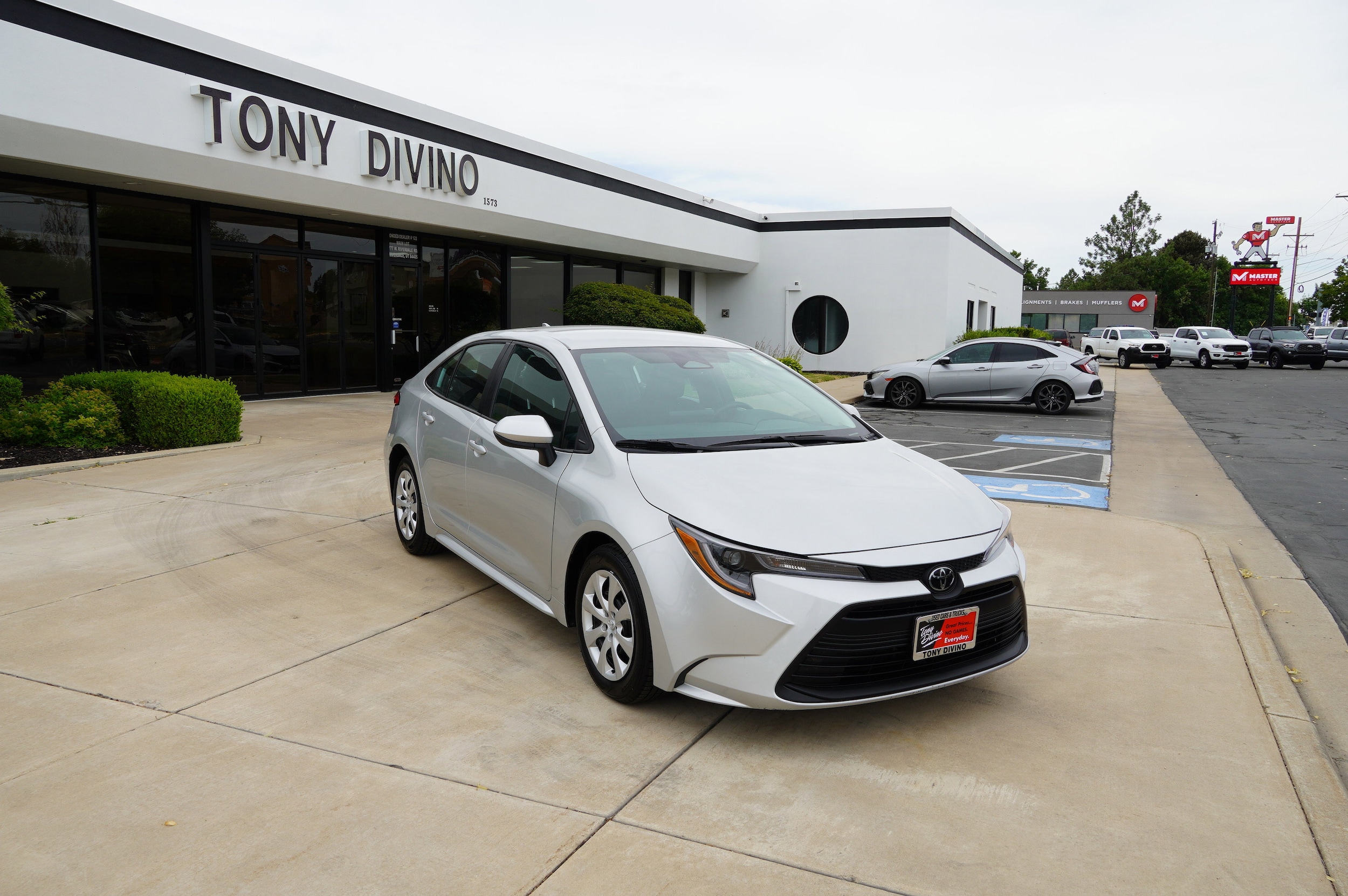 Used 2024 Toyota Corolla LE with VIN 5YFB4MDE4RP202028 for sale in Northfield, Minnesota