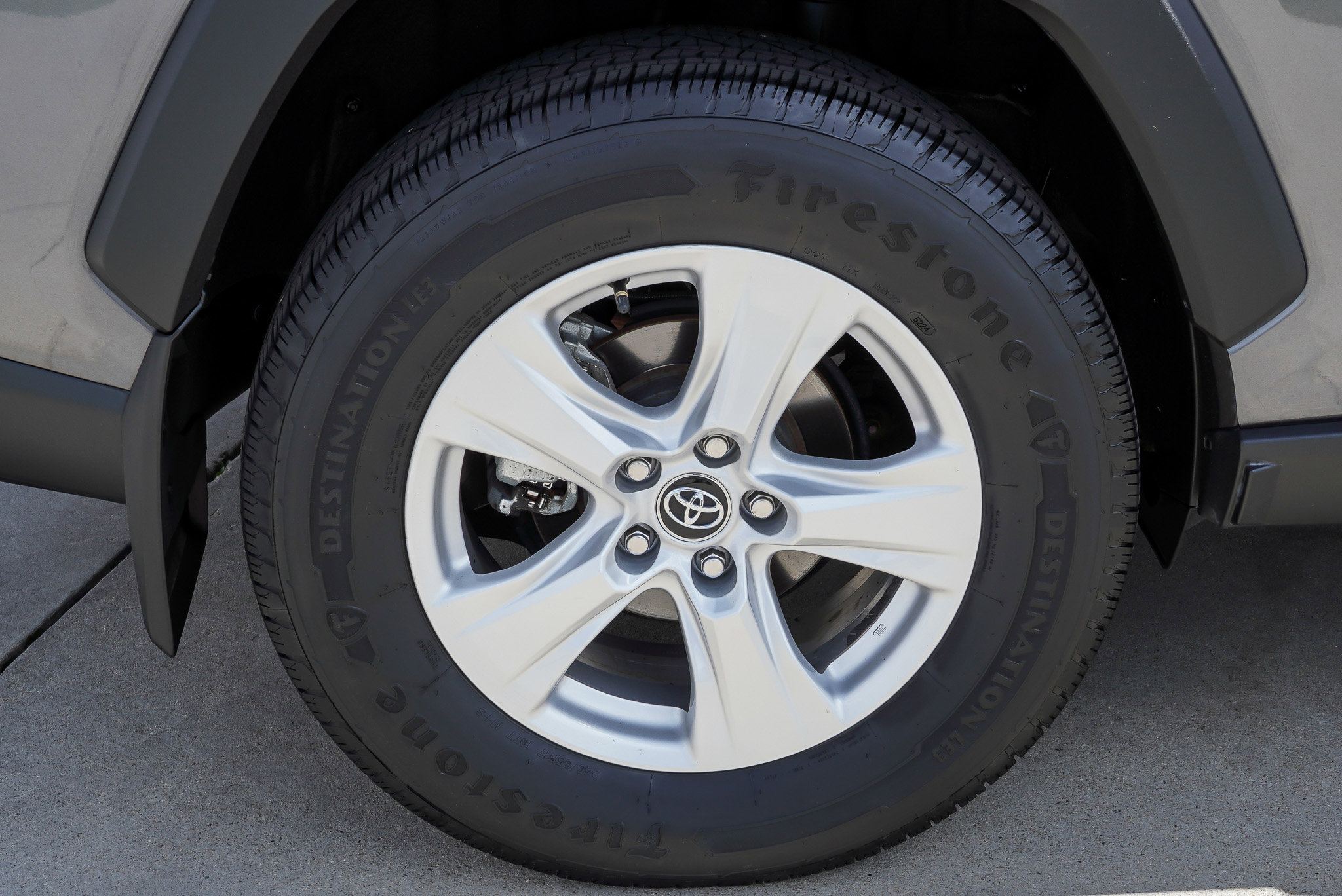 2021 Toyota RAV4 XLE - Photo 11