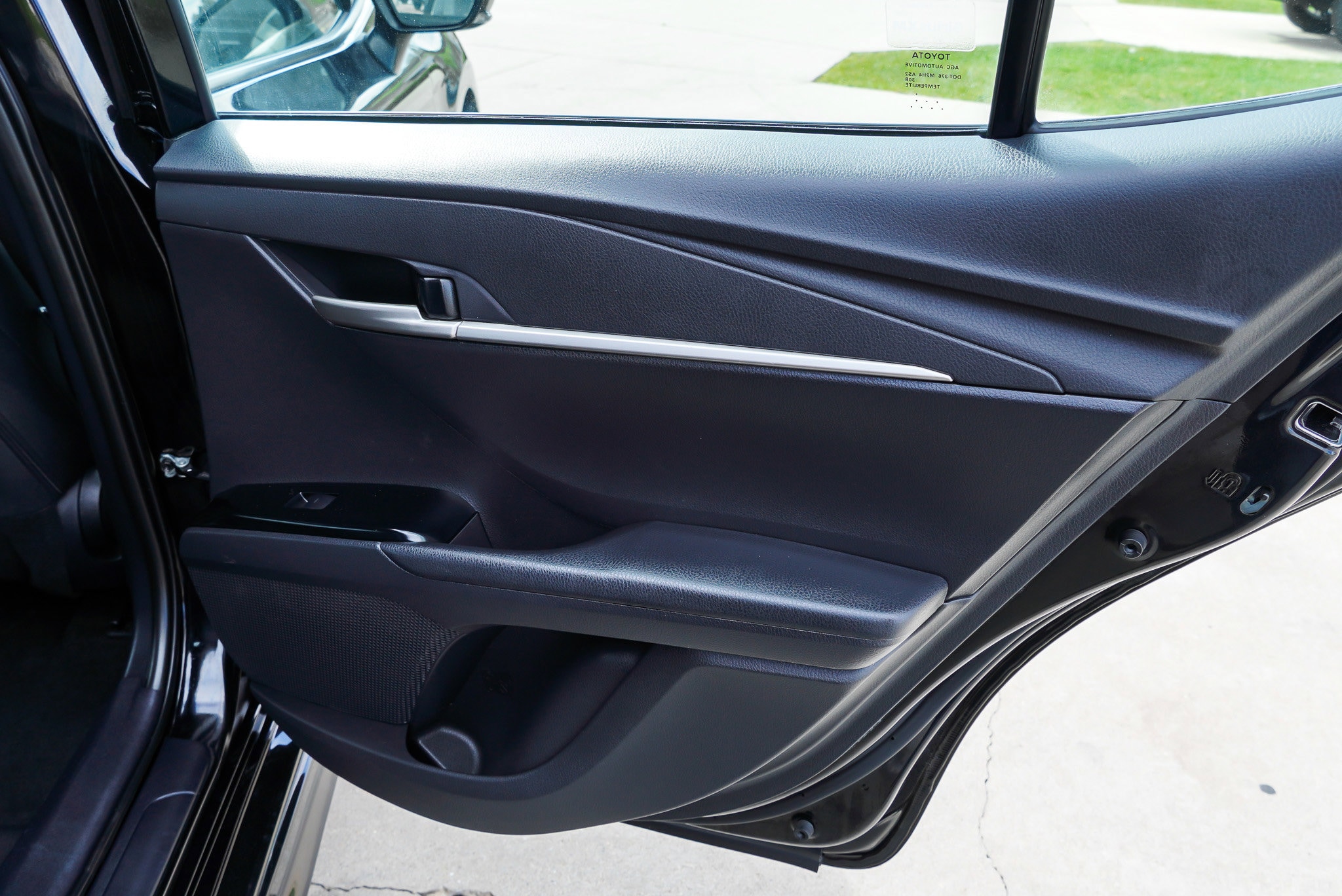 2025 Toyota Camry SE - Photo 28