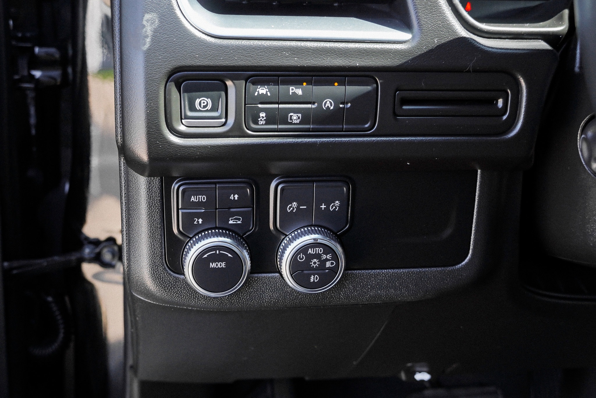 2024 GMC Yukon XL SLT - Photo 19