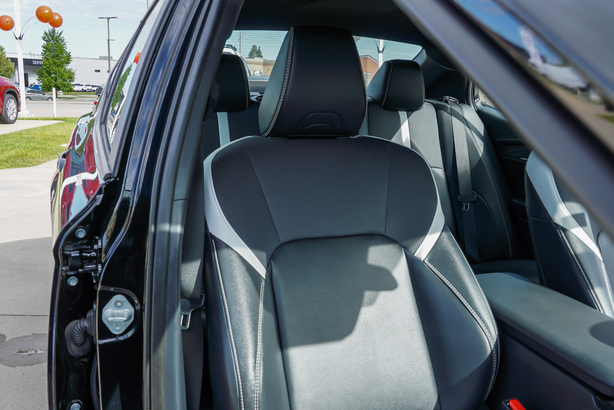 2025 Toyota Camry SE - Photo 24