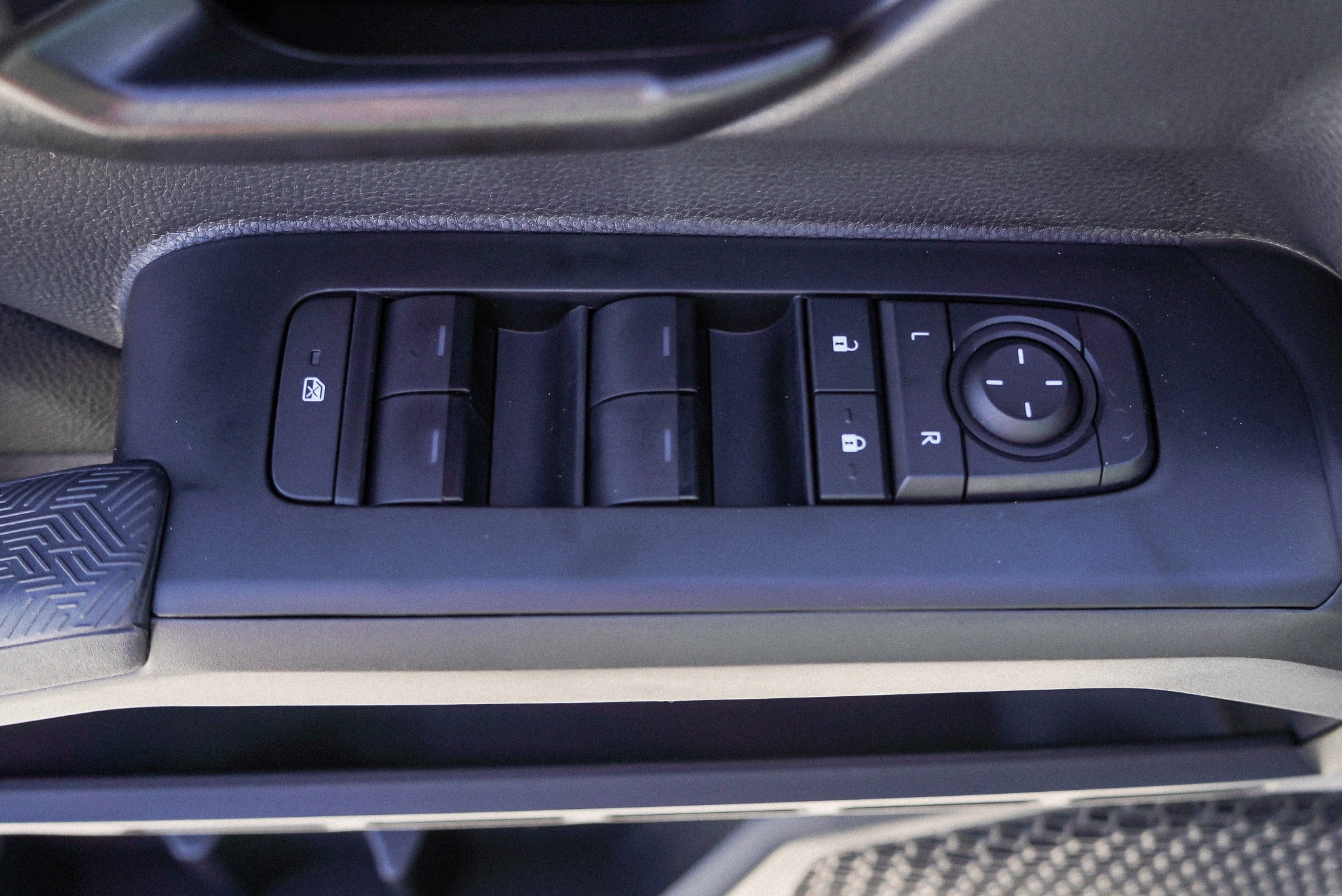 2026 Toyota Tacoma SR5 - Photo 19