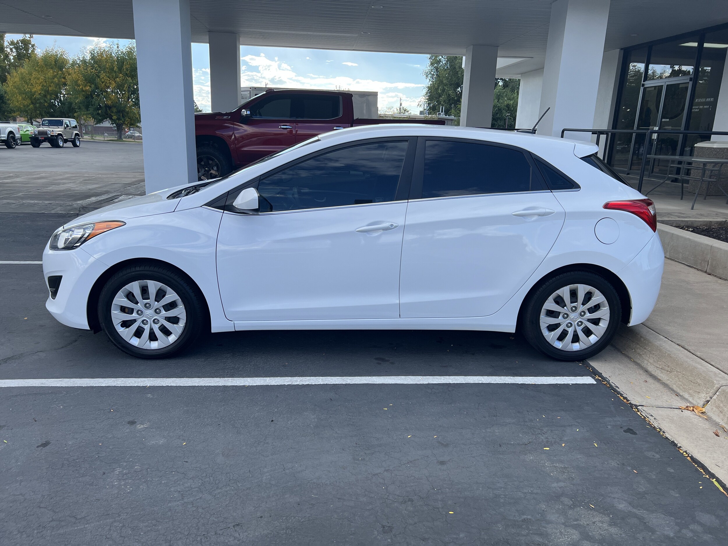 2017 Hyundai Elantra GT Base photo 2
