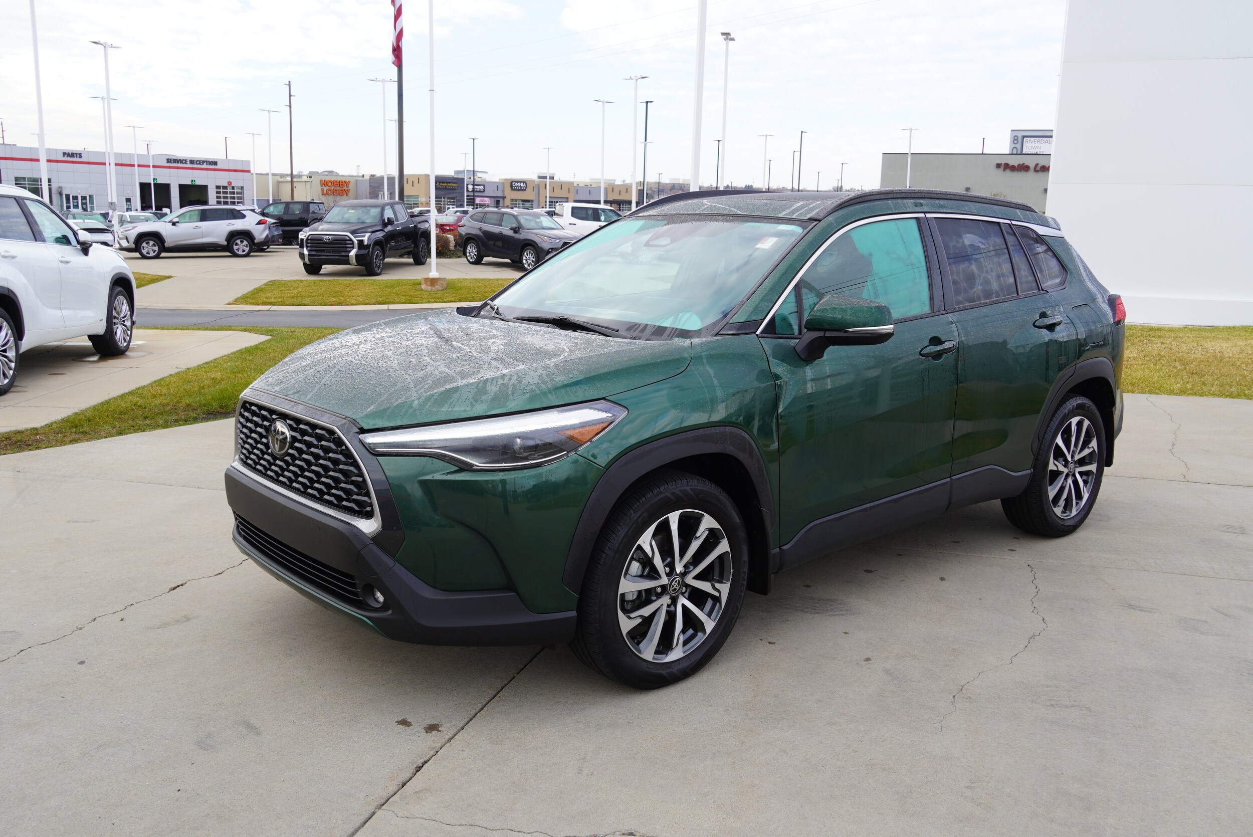 2023 Toyota Corolla Cross XLE photo 3