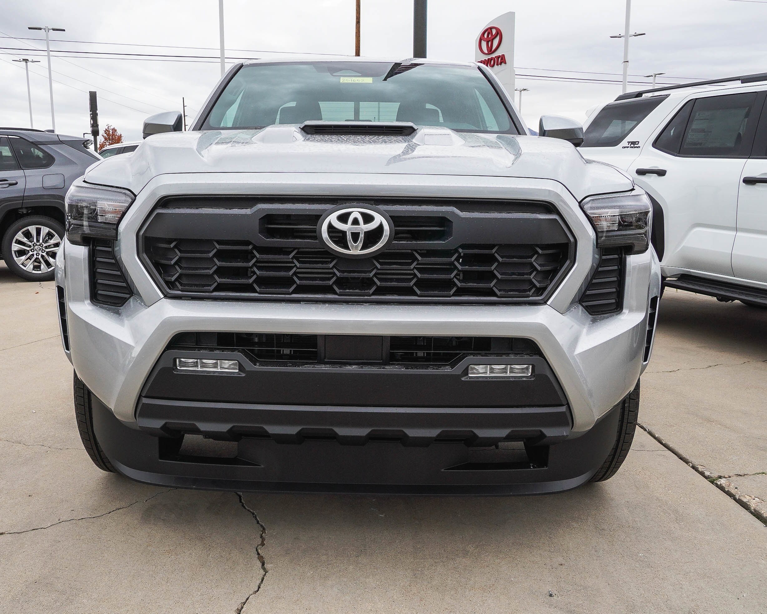 2025 Toyota Tacoma TRD Sport Double Cab photo 2