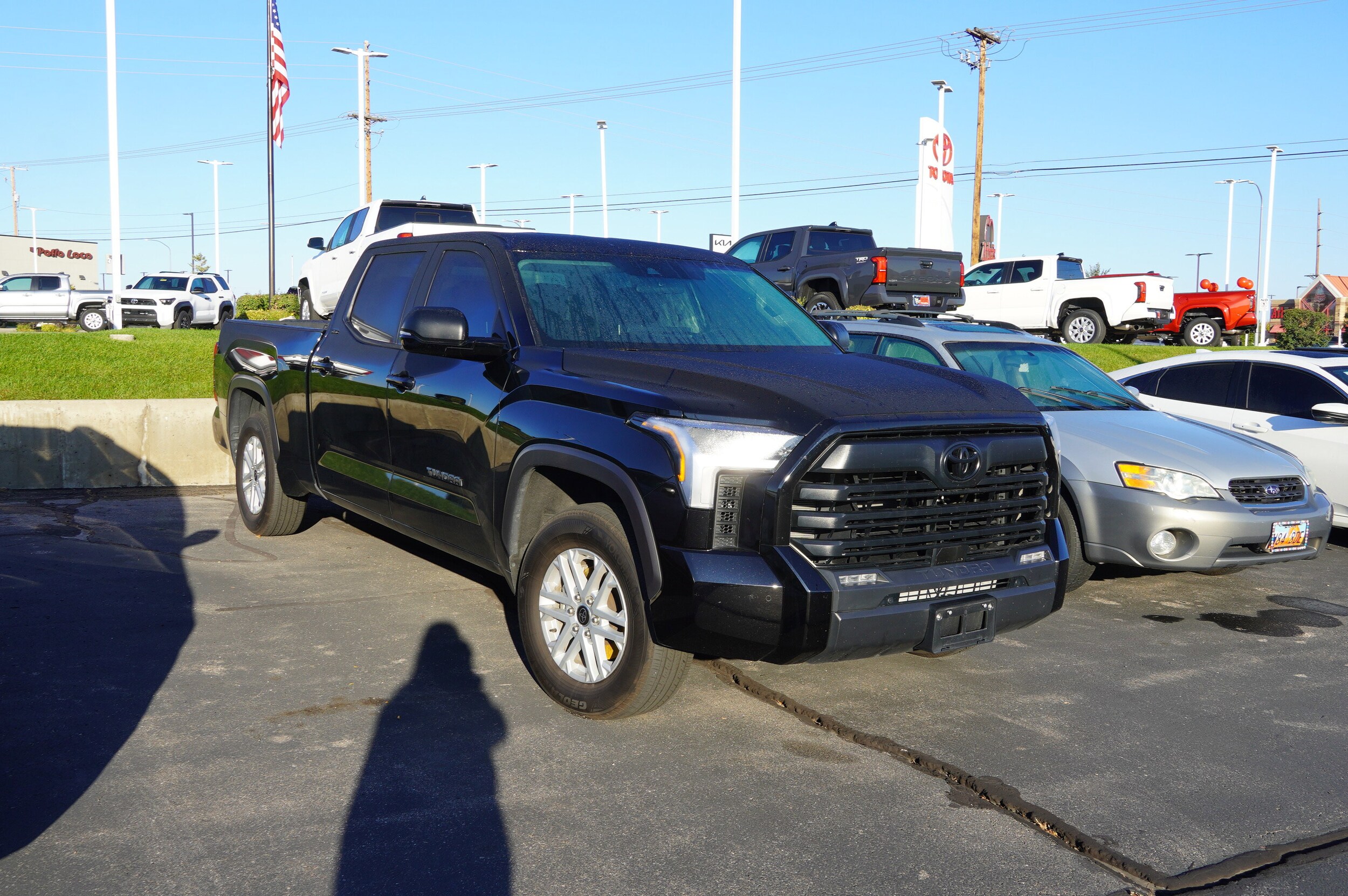 2023 Toyota Tundra SR5 CrewMax photo 2