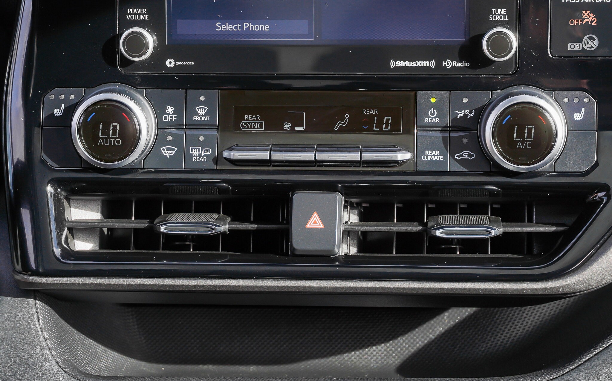 2022 Toyota Highlander XLE - Photo 38
