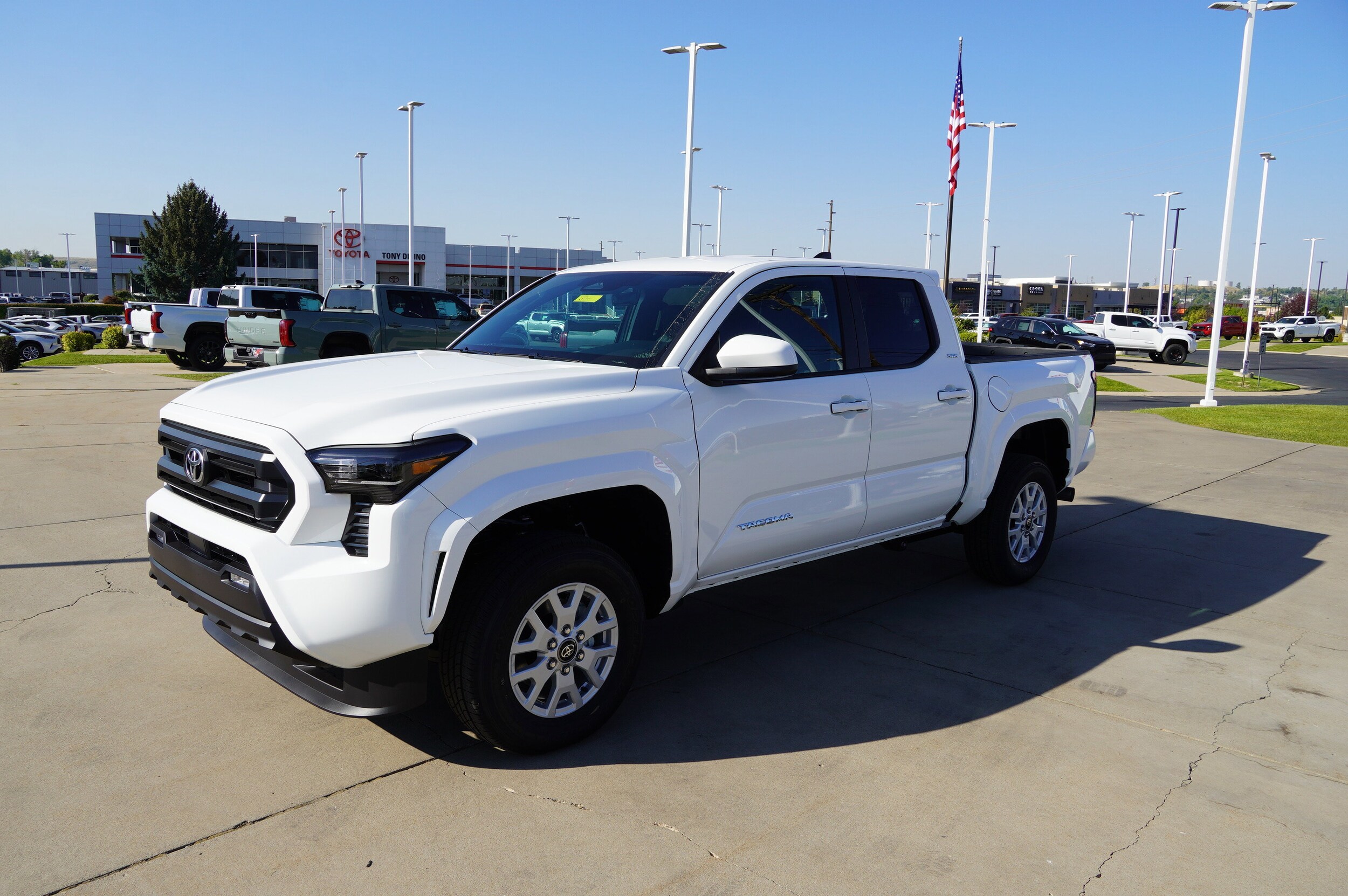 2025 Toyota Tacoma SR5 photo 4