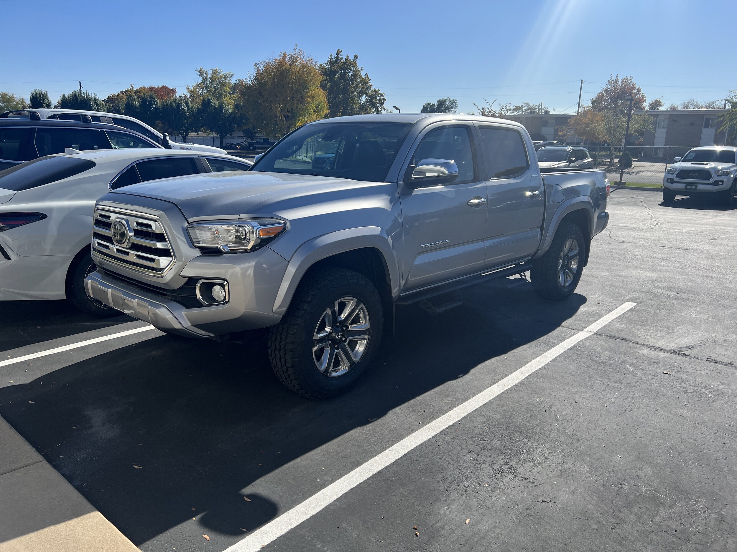 2019 Toyota Tacoma Limited photo 2