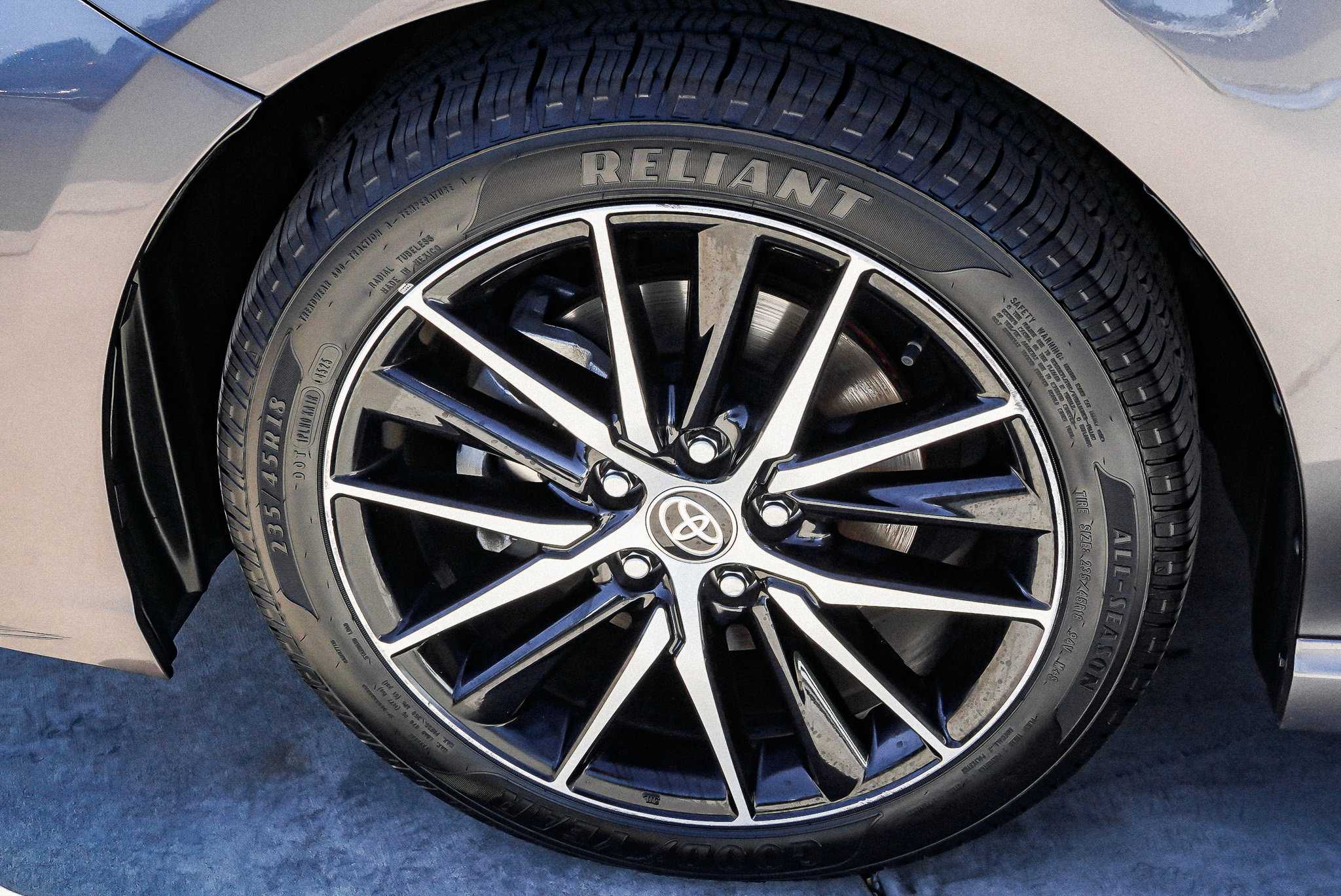 2021 Toyota Camry SE - Photo 13