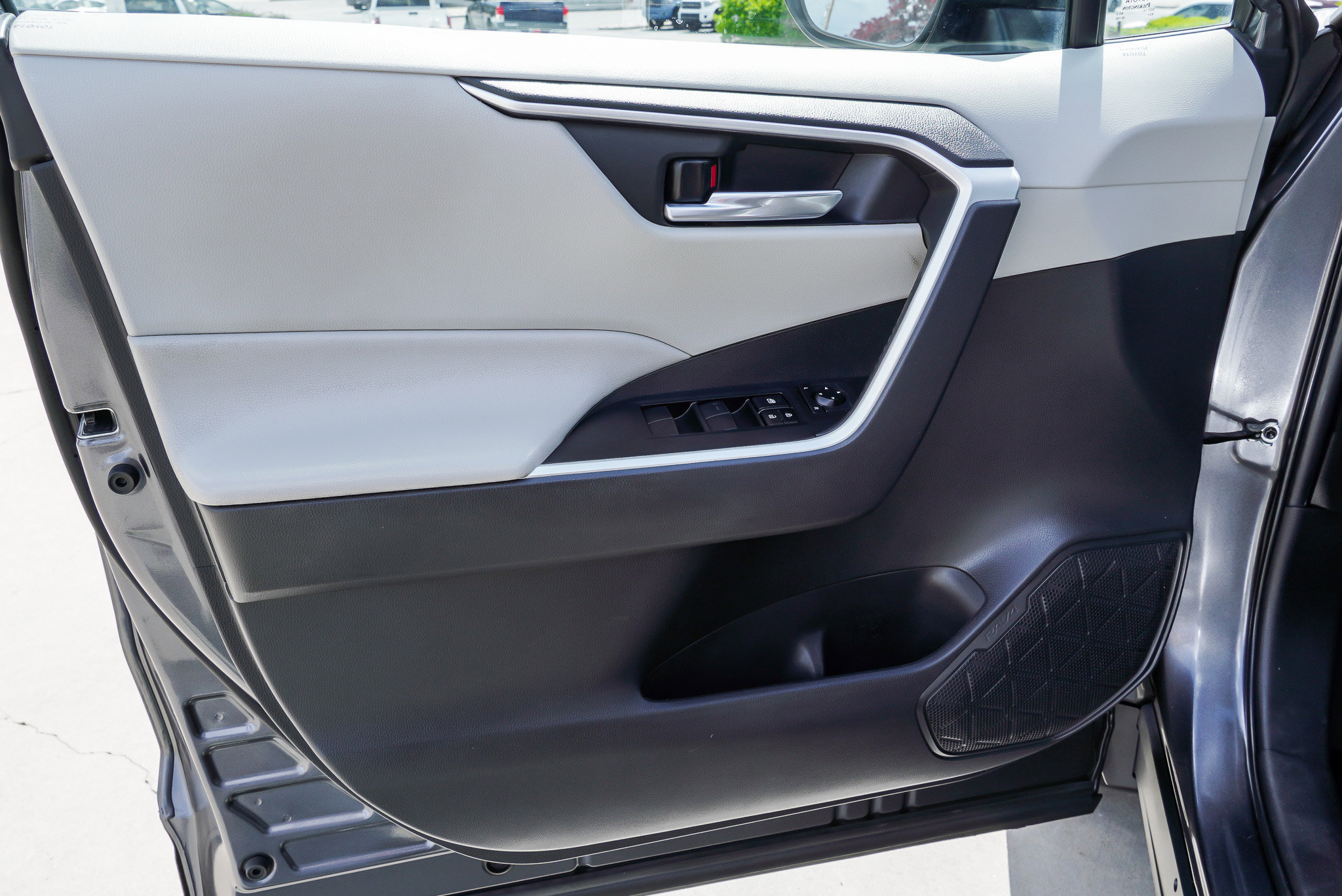 2021 Toyota RAV4 XLE - Photo 20