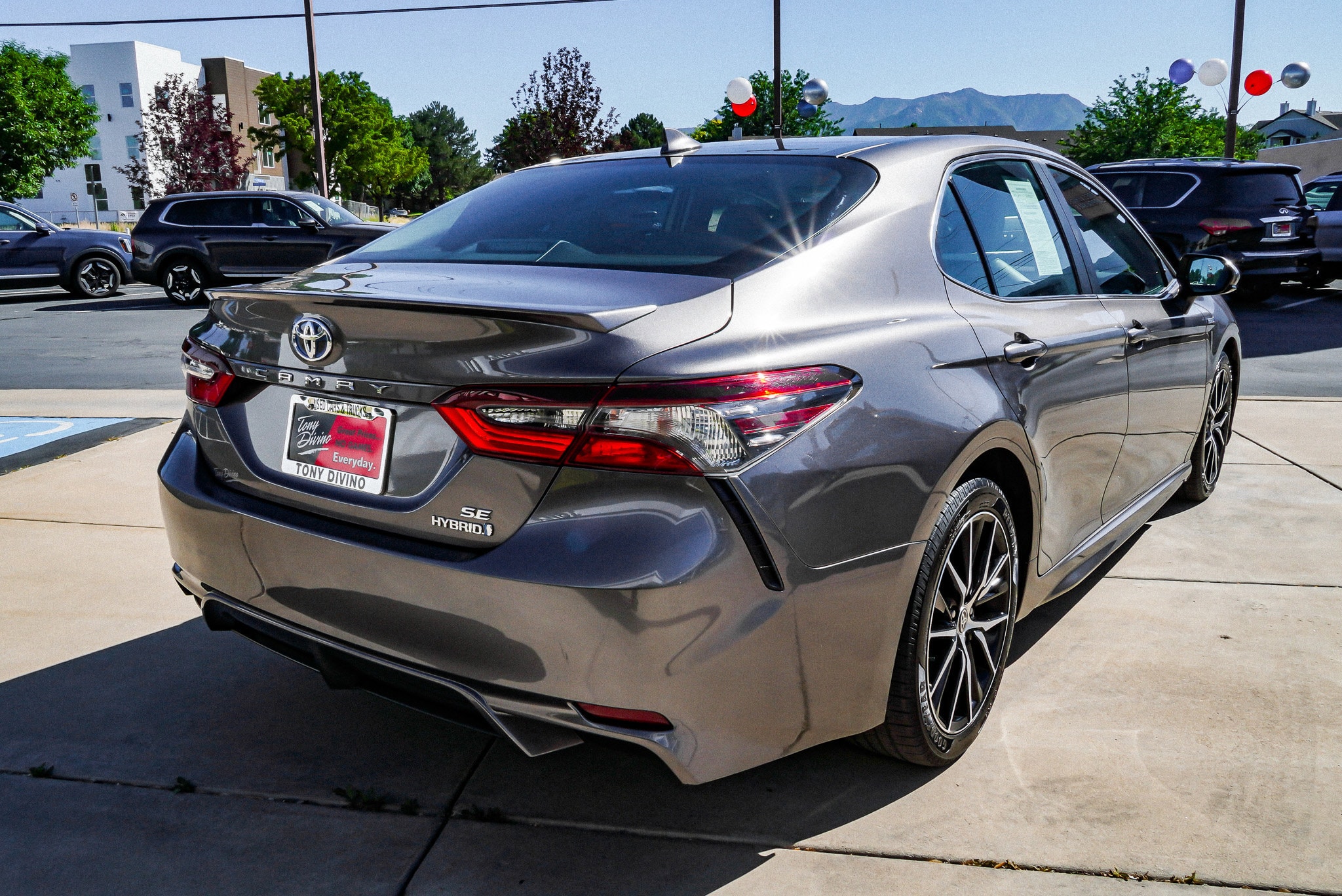 2021 Toyota Camry SE - Photo 8