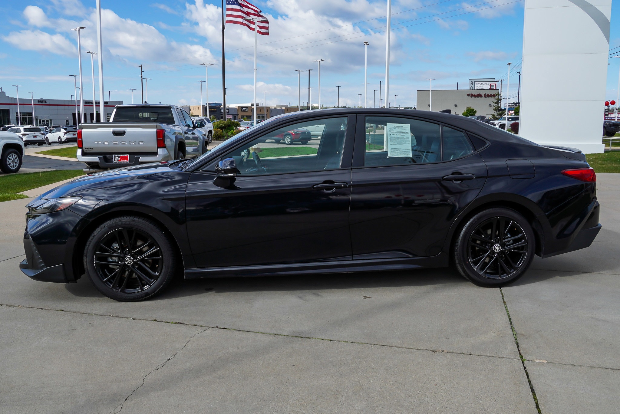2025 Toyota Camry SE - Photo 5