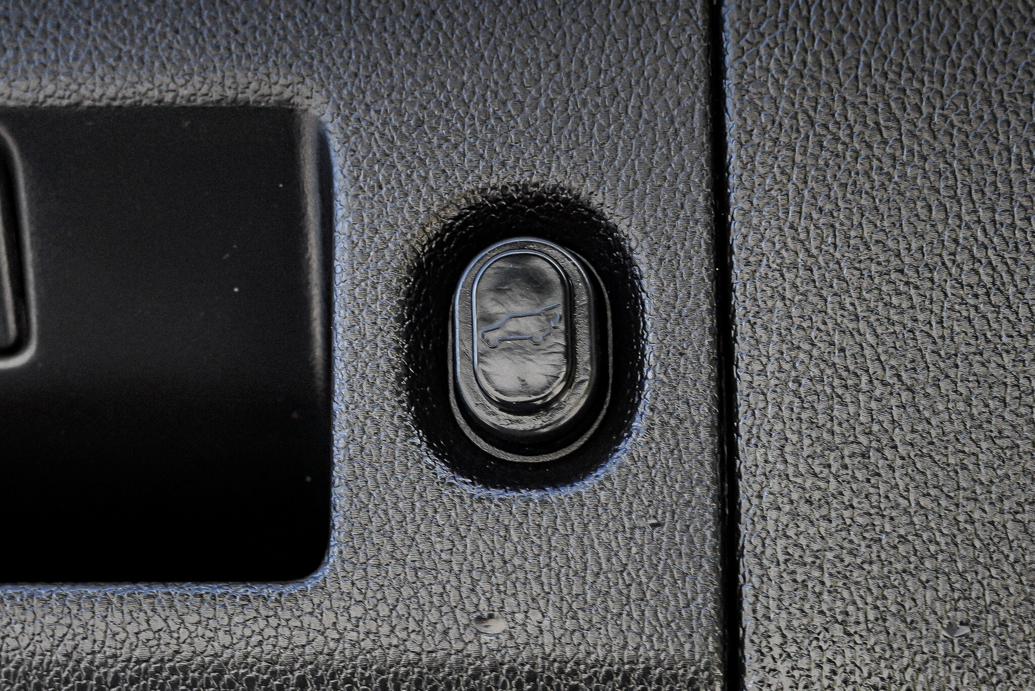 2016 Chevrolet Suburban LT - Photo 15