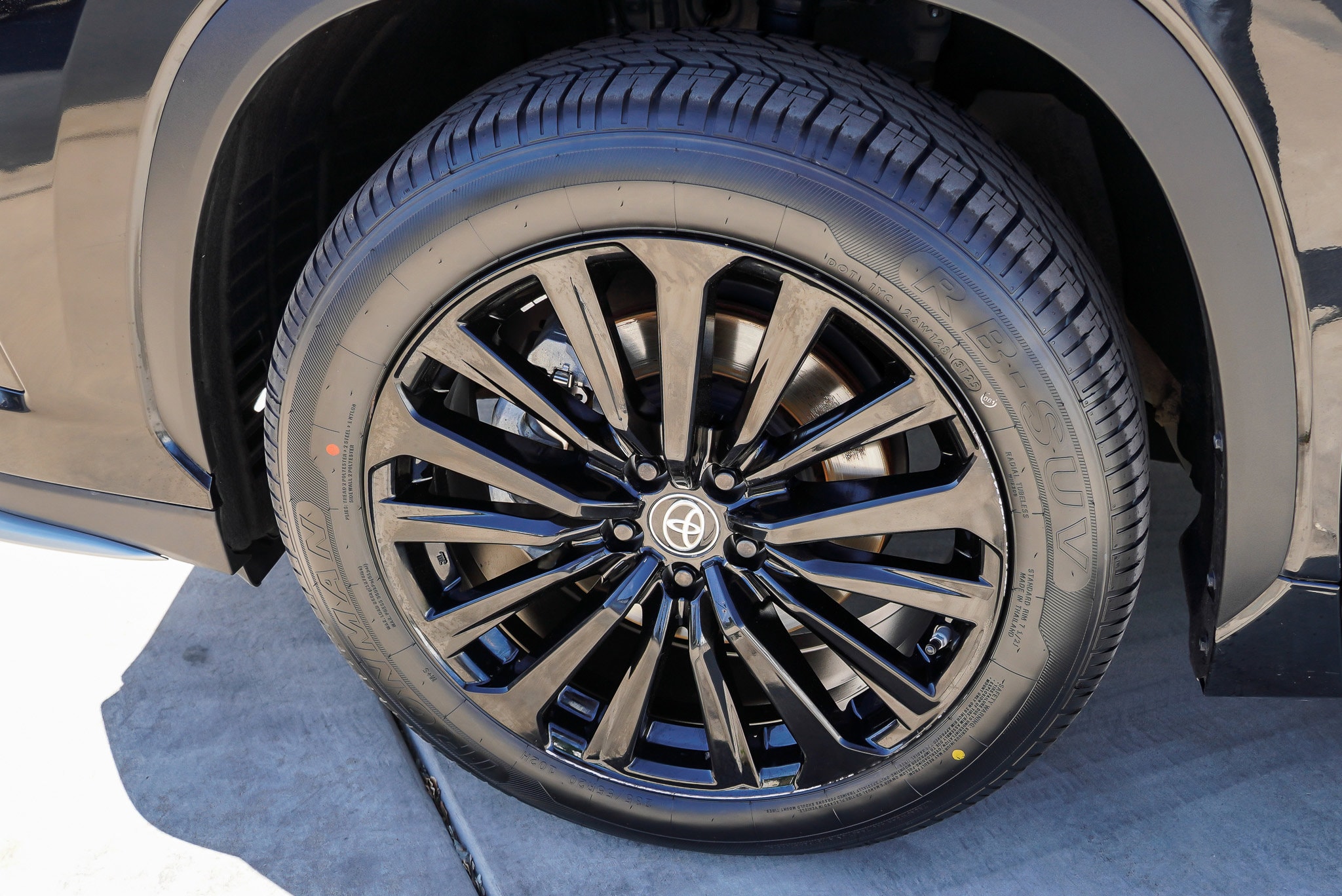 2025 Toyota Highlander XSE - Photo 12