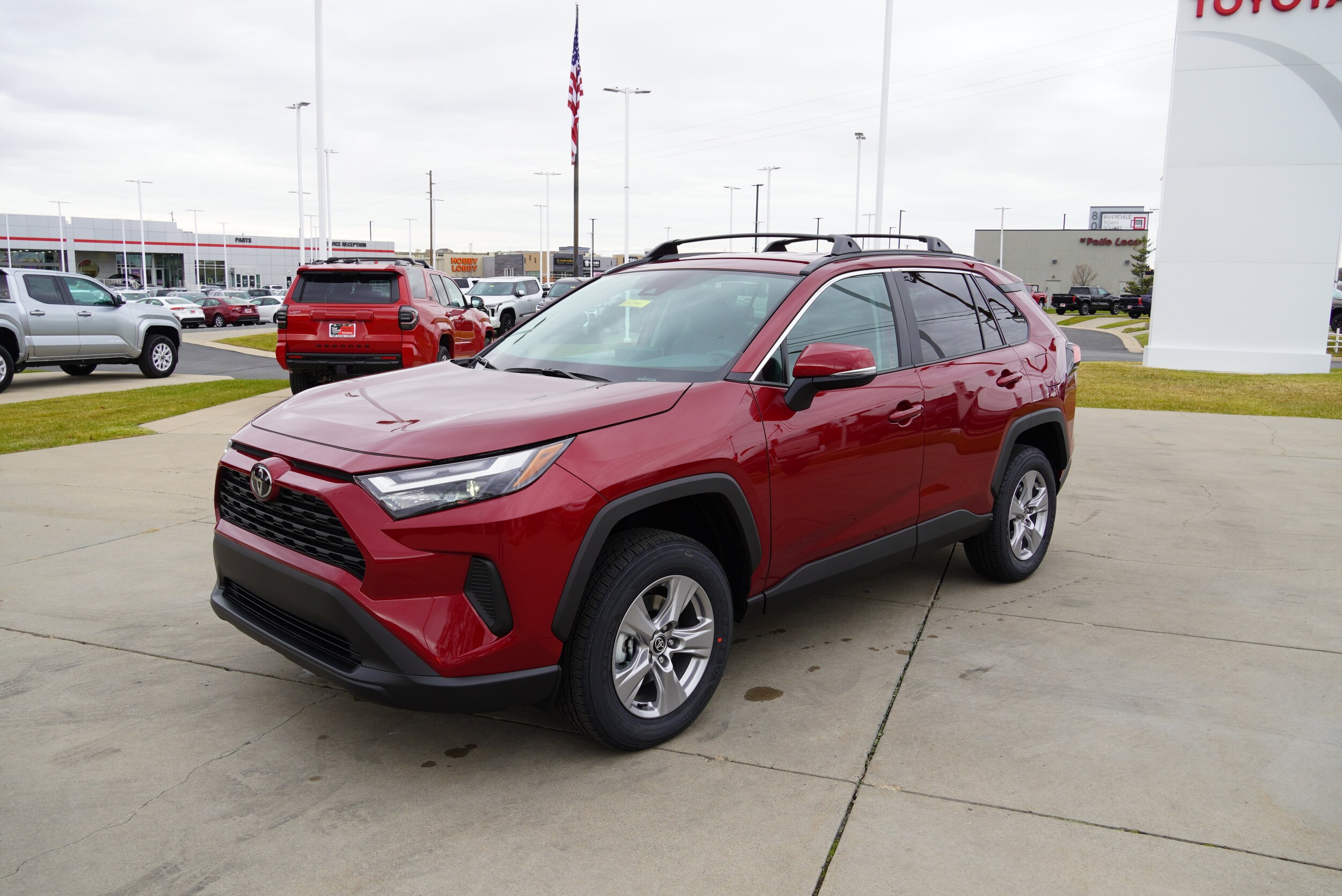 2025 Toyota RAV4 XLE photo 3