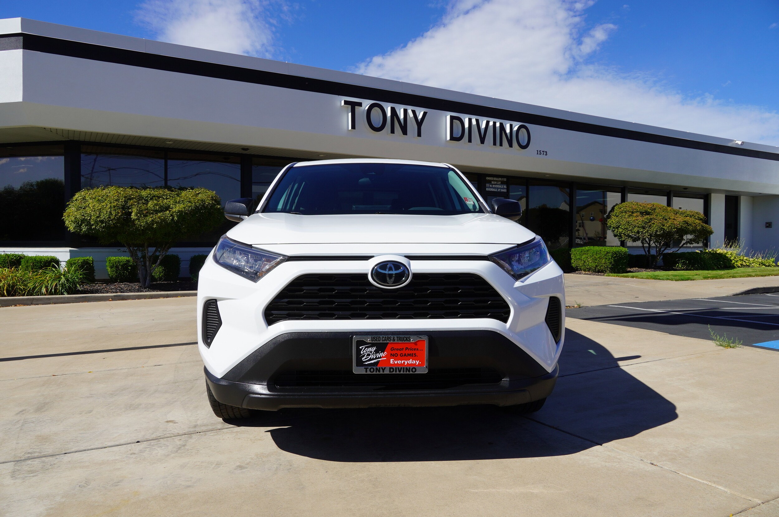 2022 Toyota RAV4 LE photo 3