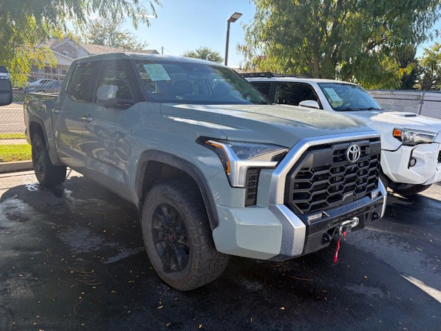 2022 Toyota Tundra Limited CrewMax photo 2