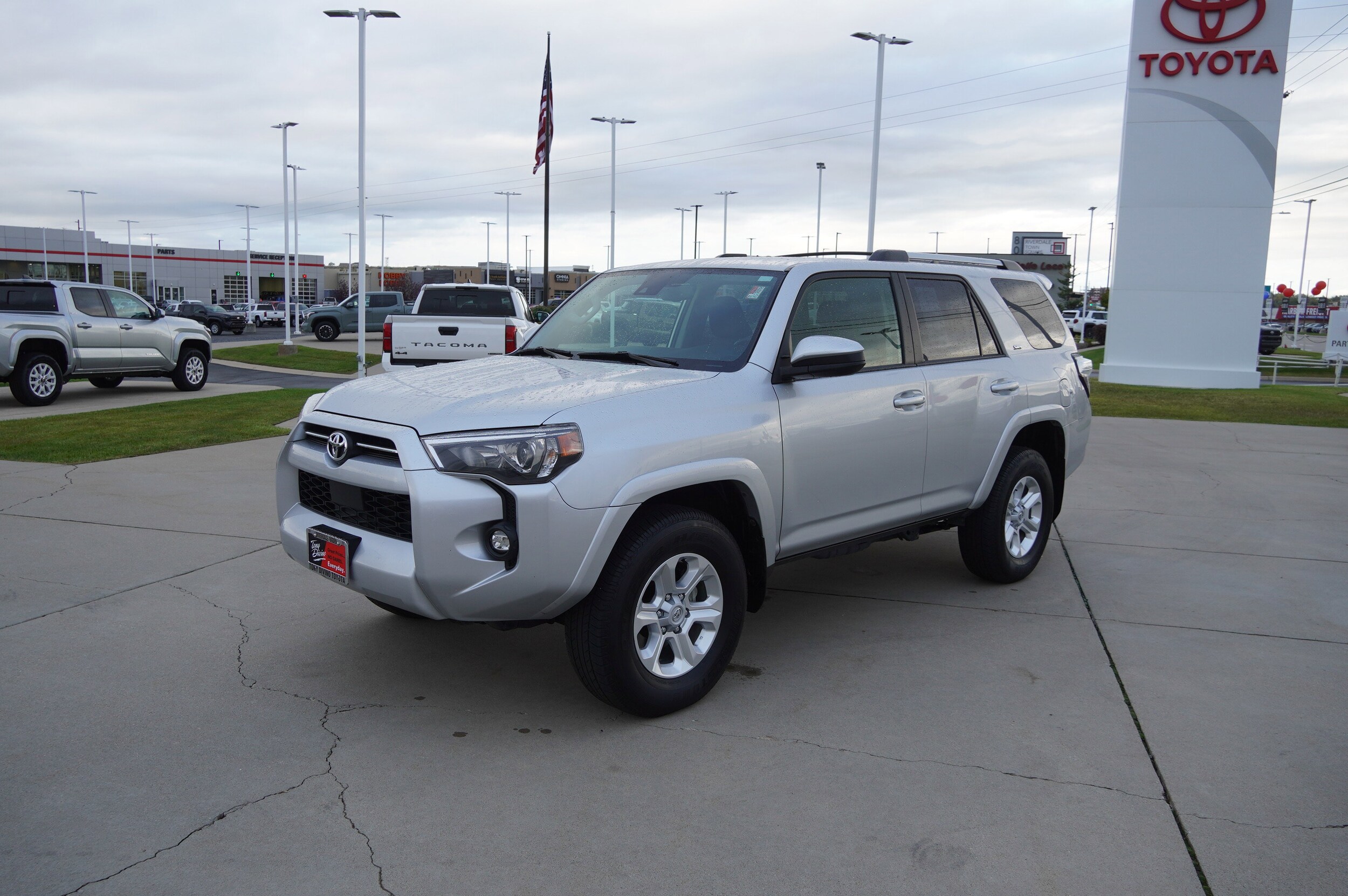 2024 Toyota 4Runner SR5 photo 4