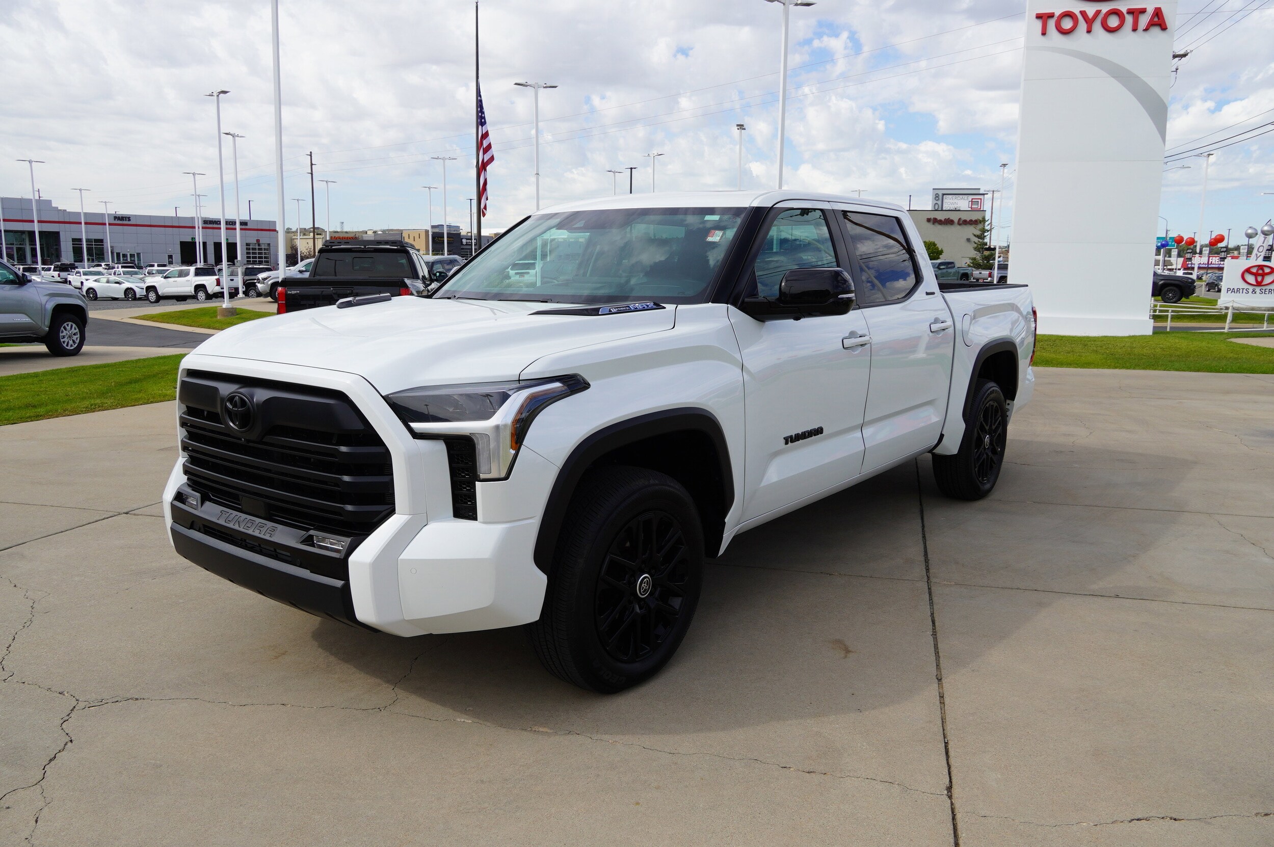 2024 Toyota Tundra Limited CrewMax photo 4