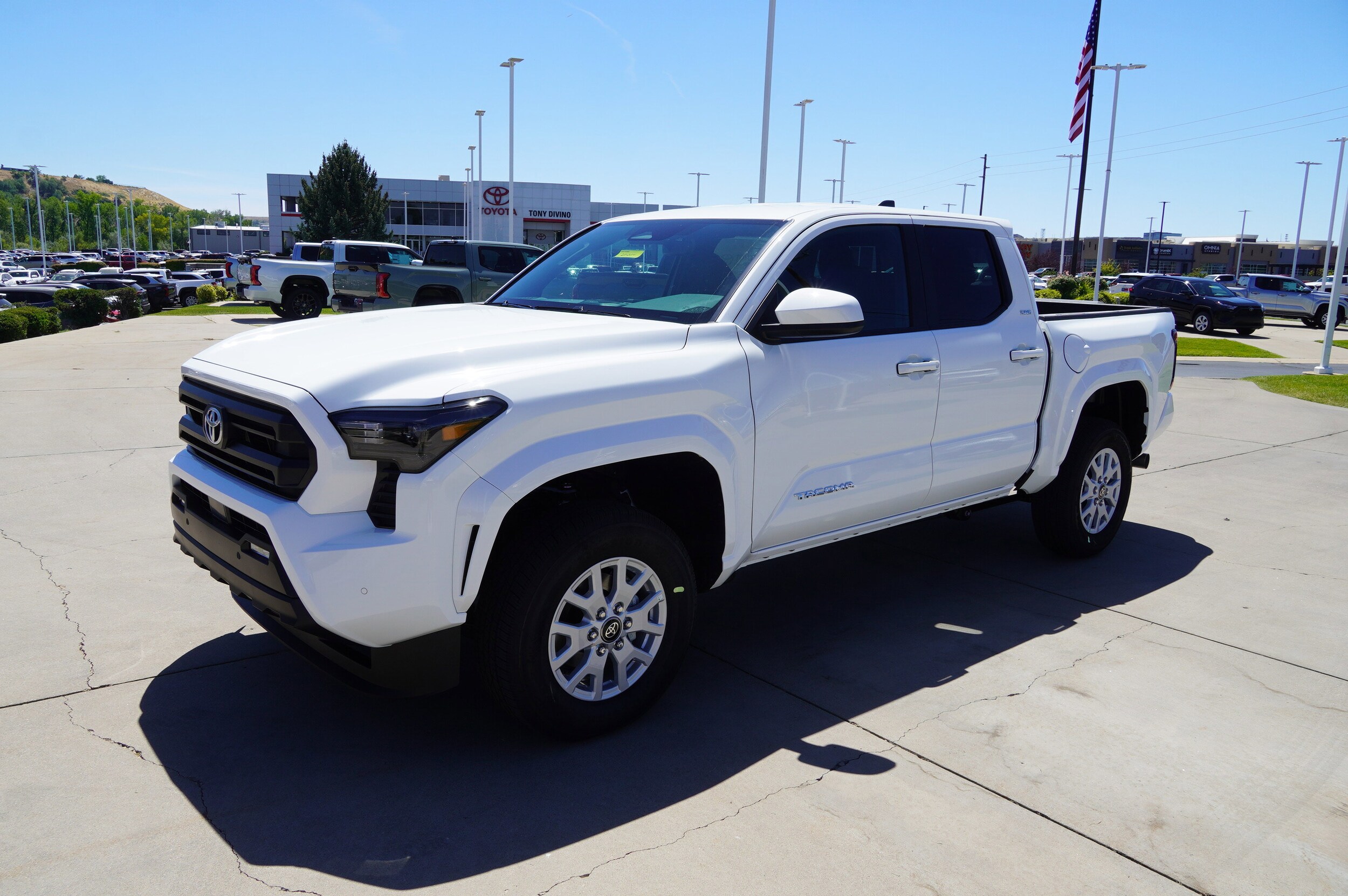 2025 Toyota Tacoma SR5 photo 4